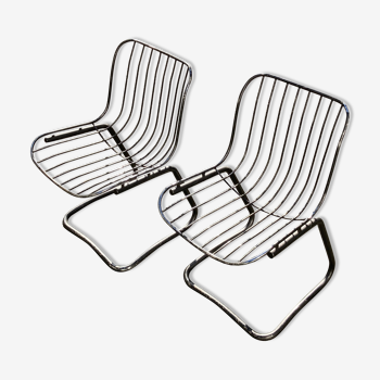 Deux chaises en métal chromé