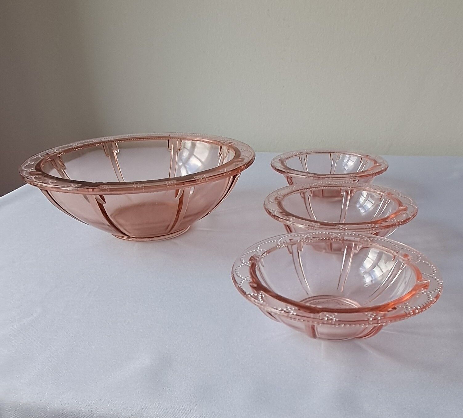 Cups and bowls 1930. Pink glass
