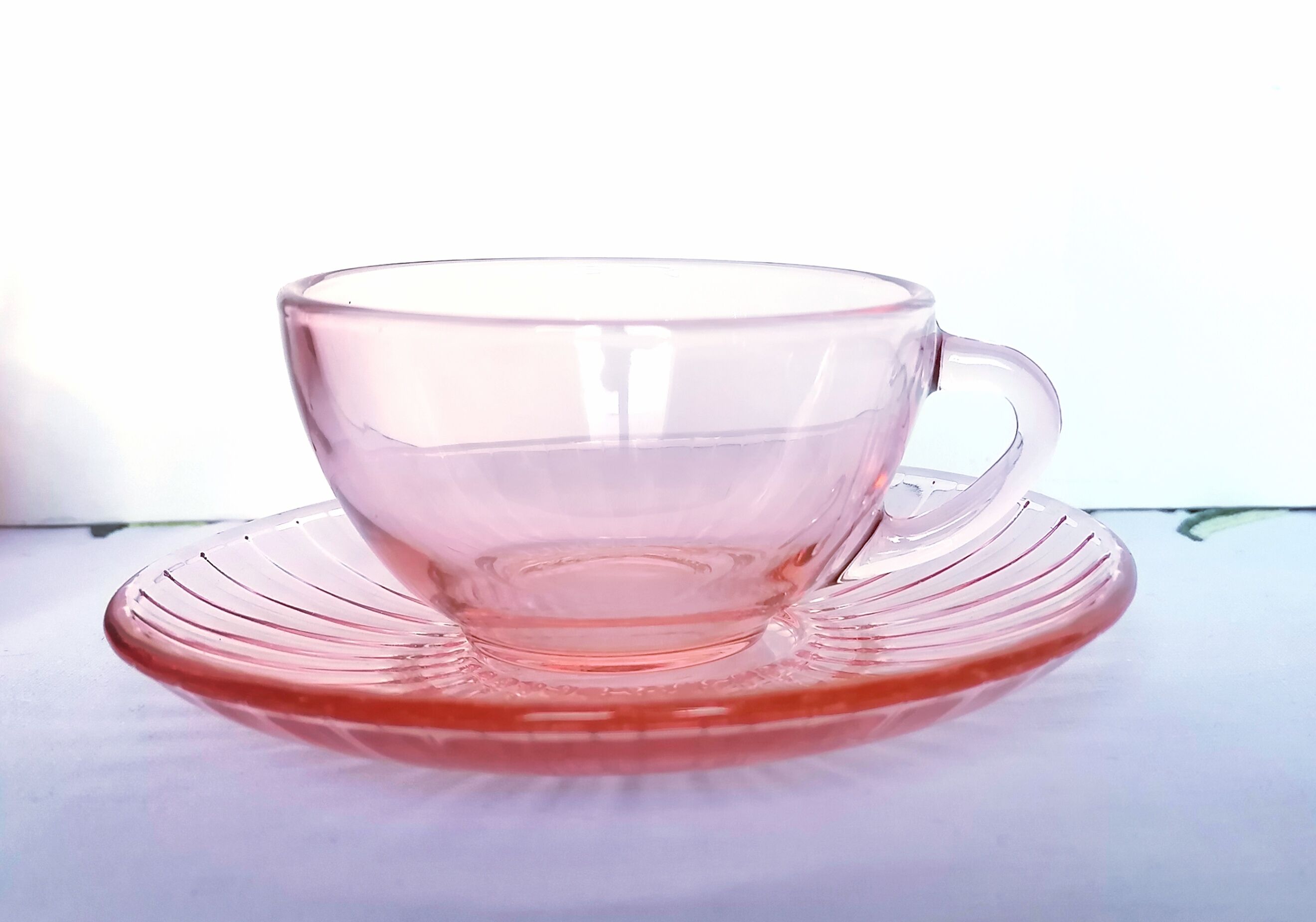 6 arcoroc pink glass coffee cups