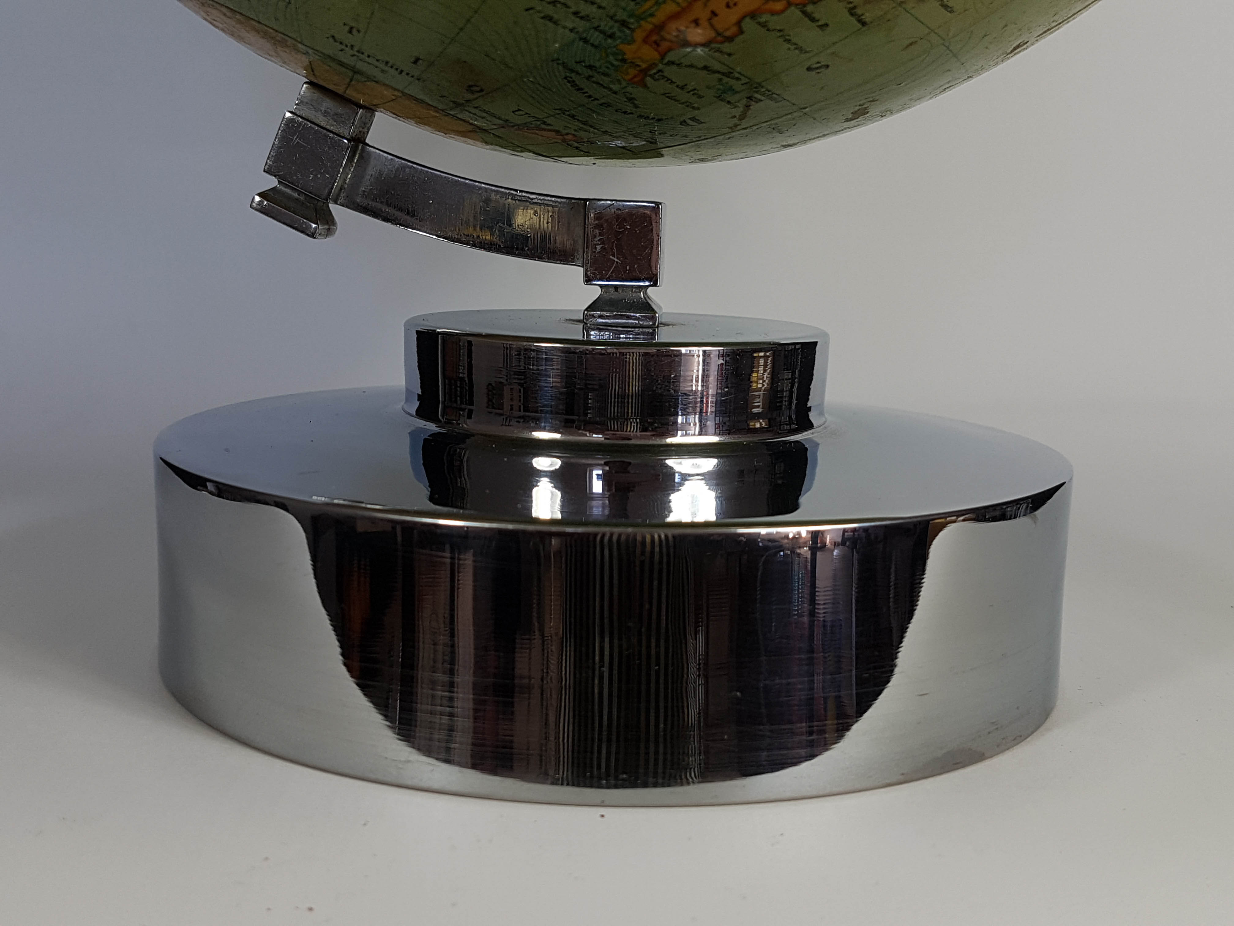 Globe terrestre Bertaux Editeur, 1930/1950