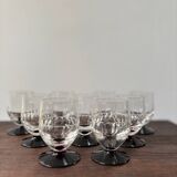 Set of 9 digestive glasses with chiseled garnet art deco feet