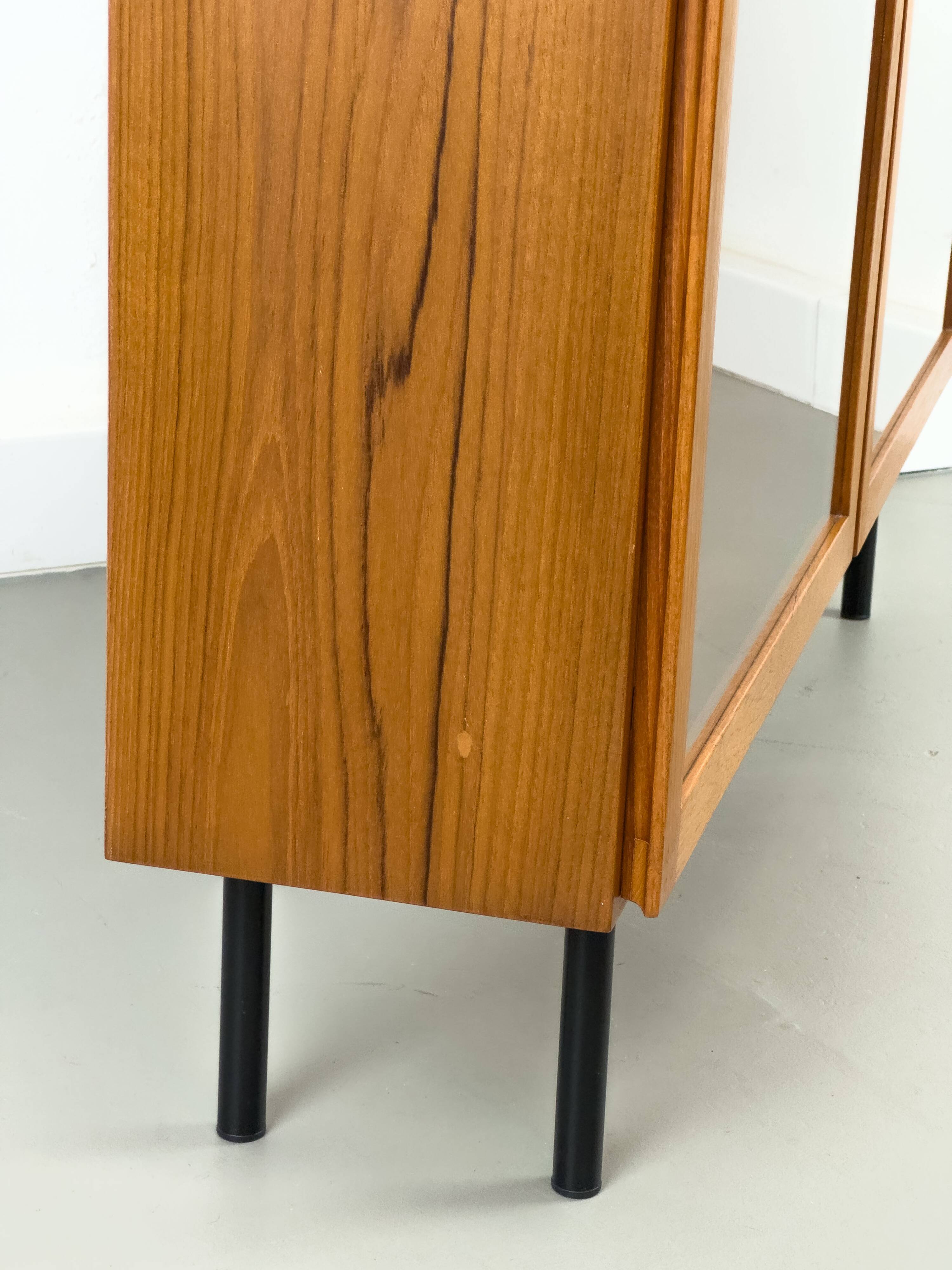 Vitrine en teck, années 1970