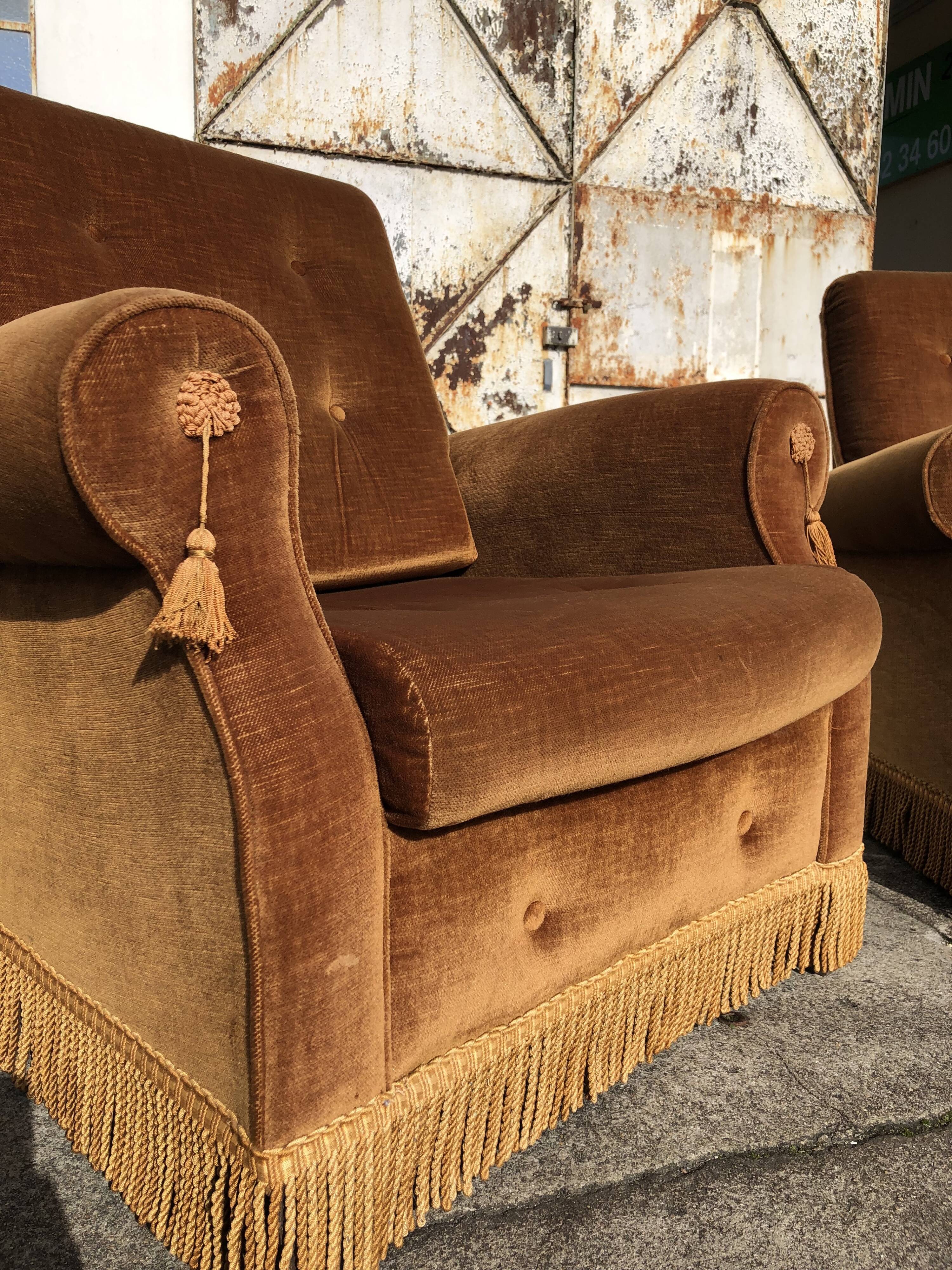 Pair of toad armchairs in old gold velvet