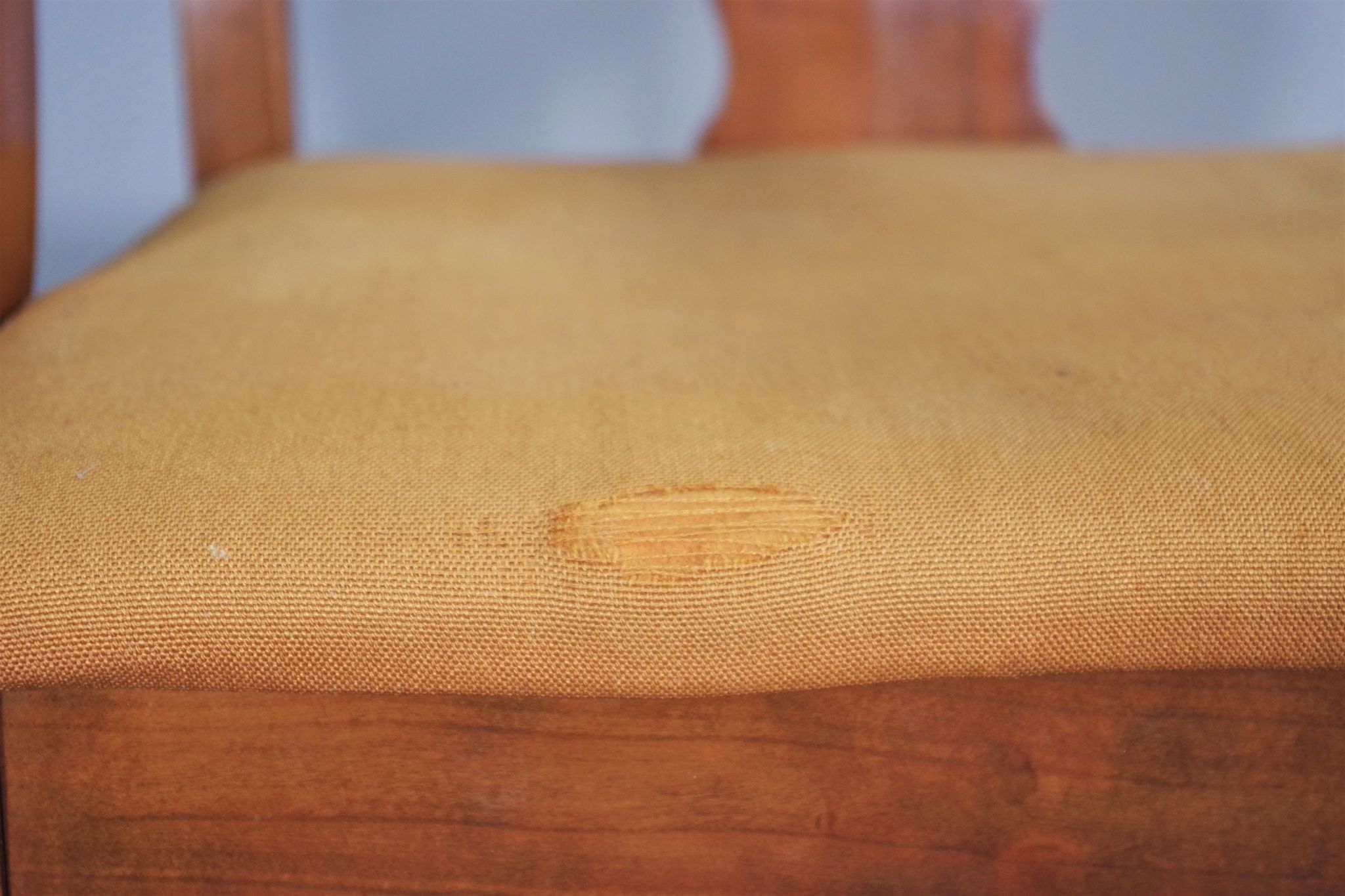 Antique Queen Anne armchair in mahogany and leather