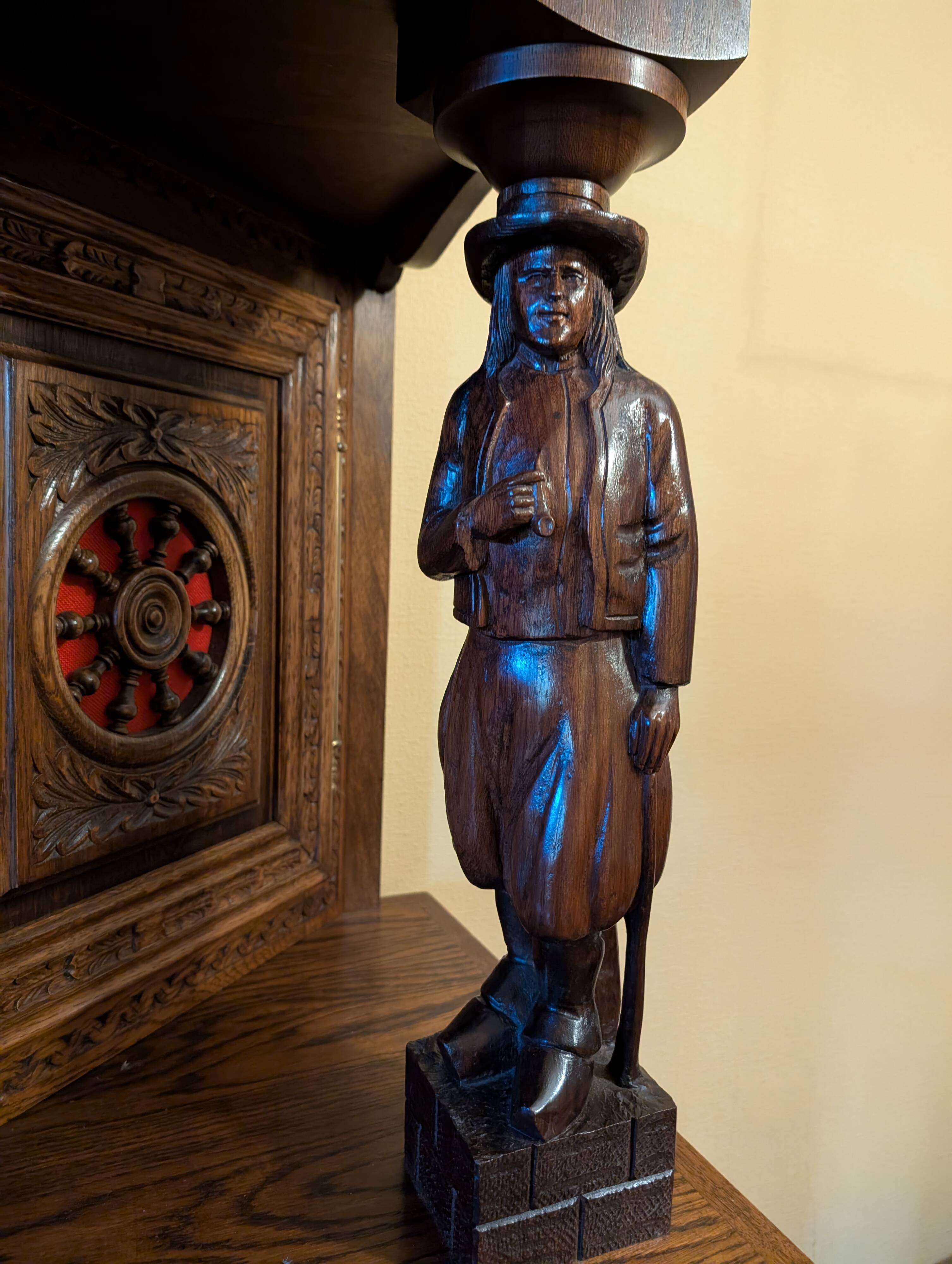 buffet breton sculpte par  ébéniste