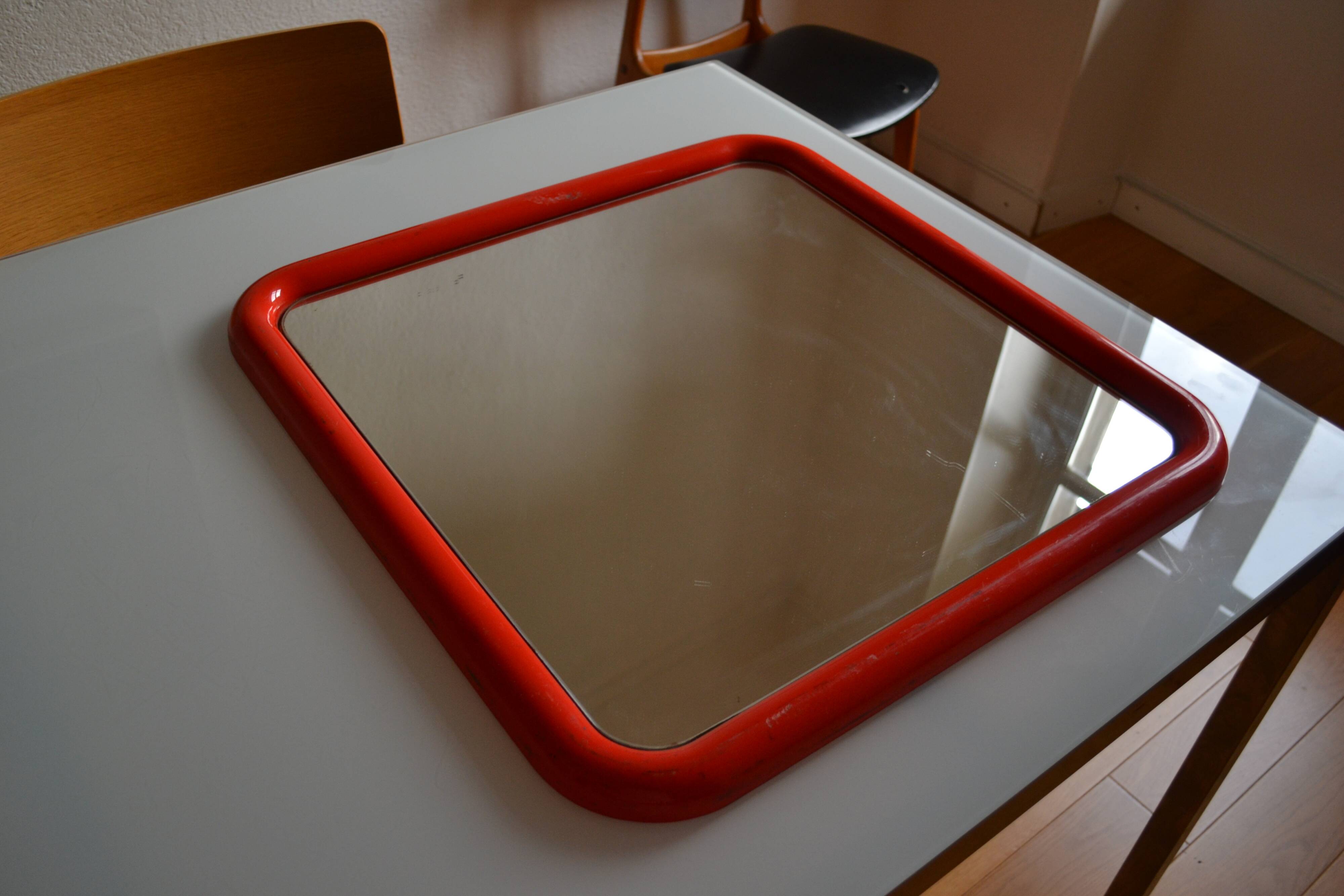 Miroir annees 70 plastique rouge style scandinave