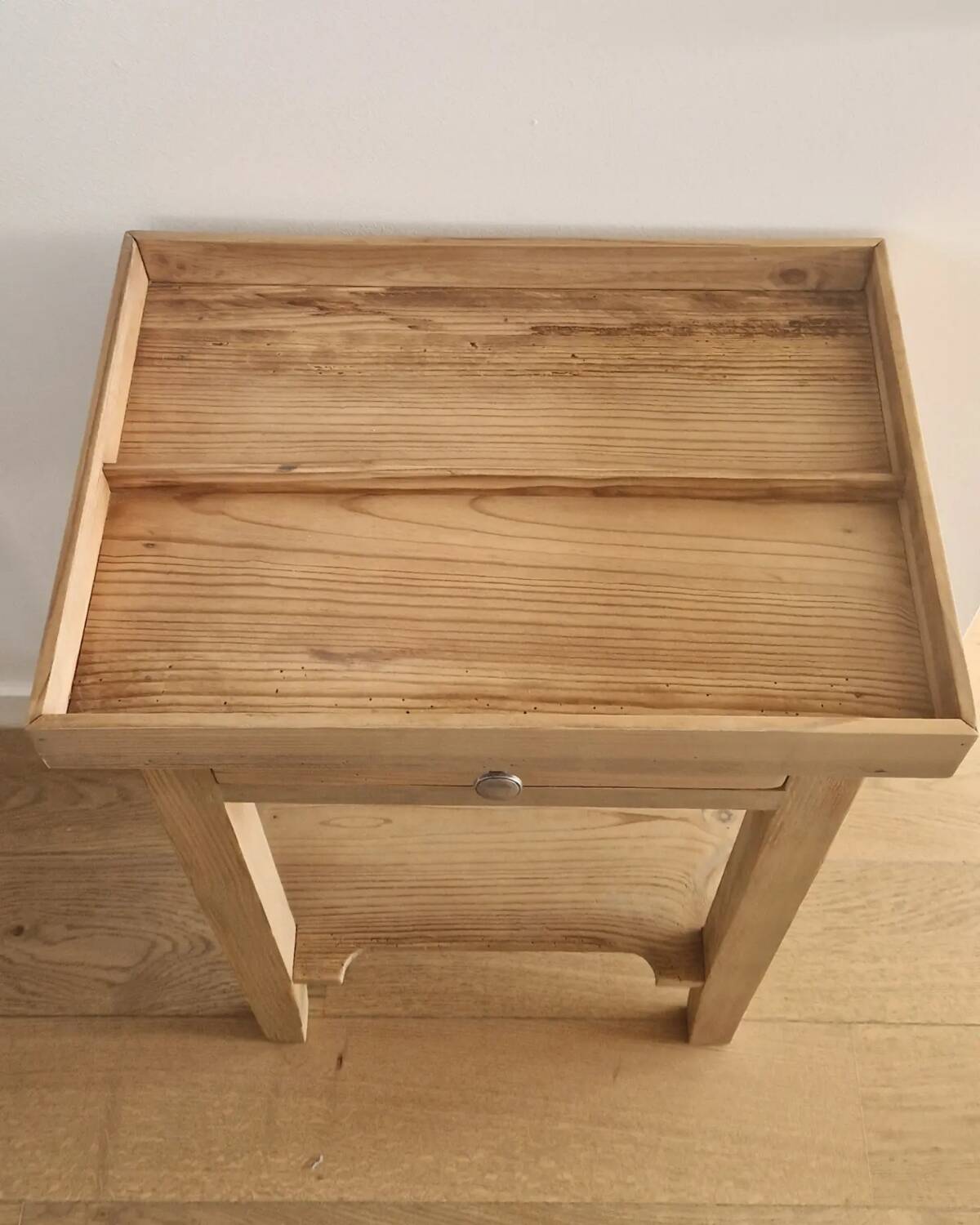 Old pine café restaurant block