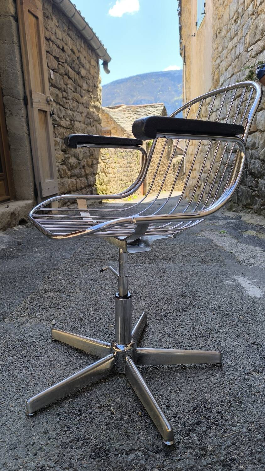 Fauteuil en métal chromé