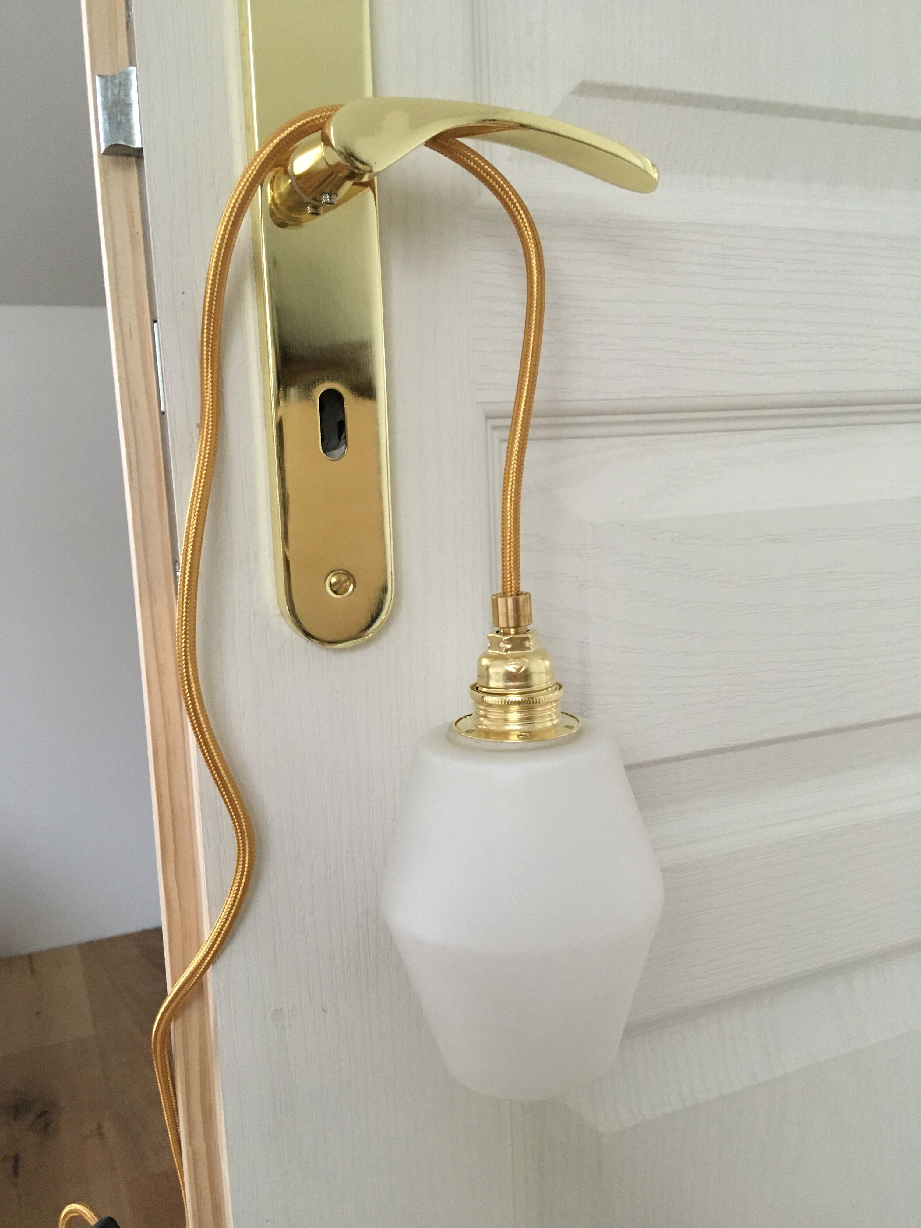 Paire de lampes baladeuses en verre dépoli