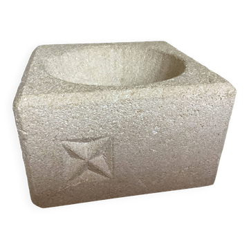 Stone catchall