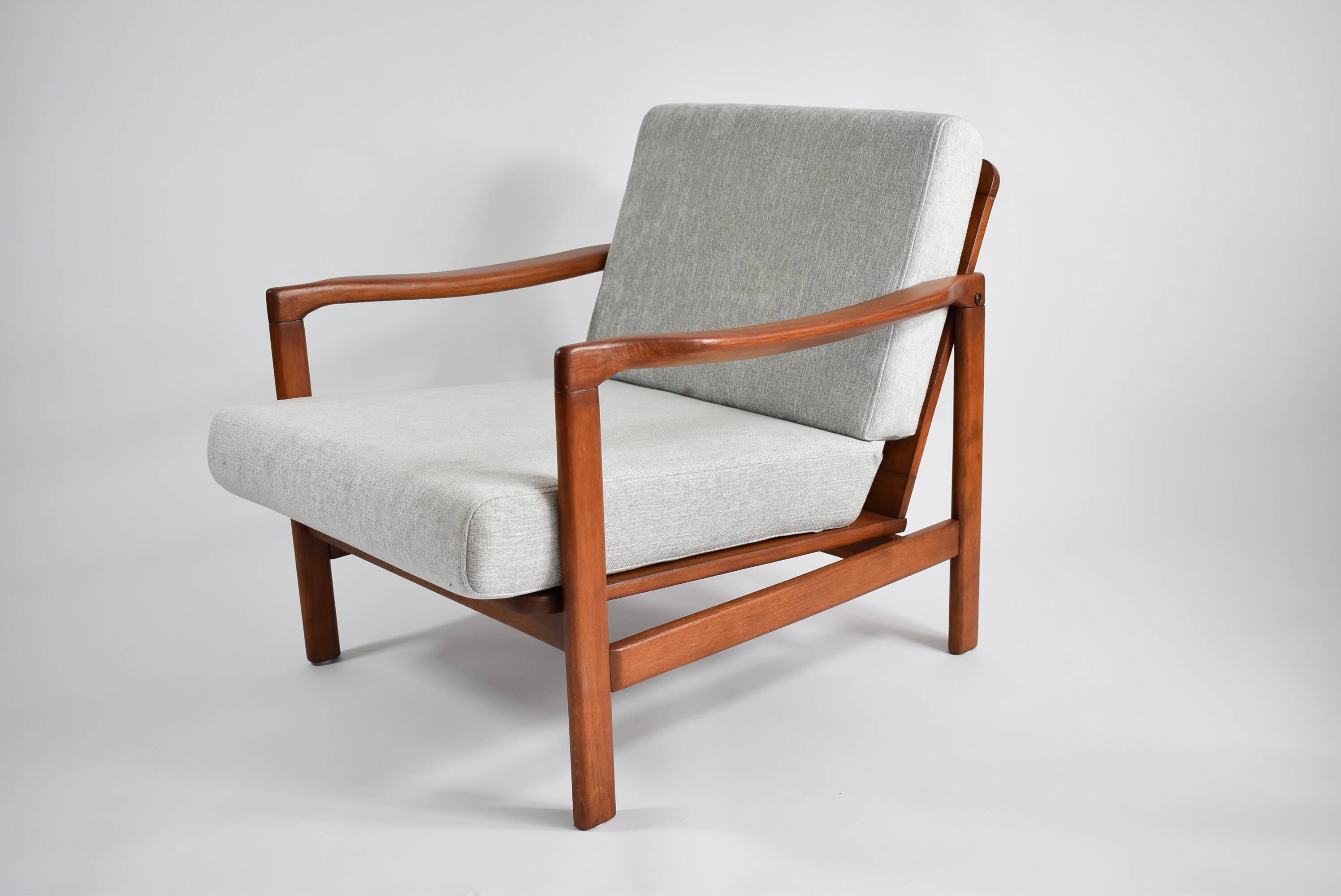Fauteuil scandinave restauré des années 60, icône polonaise