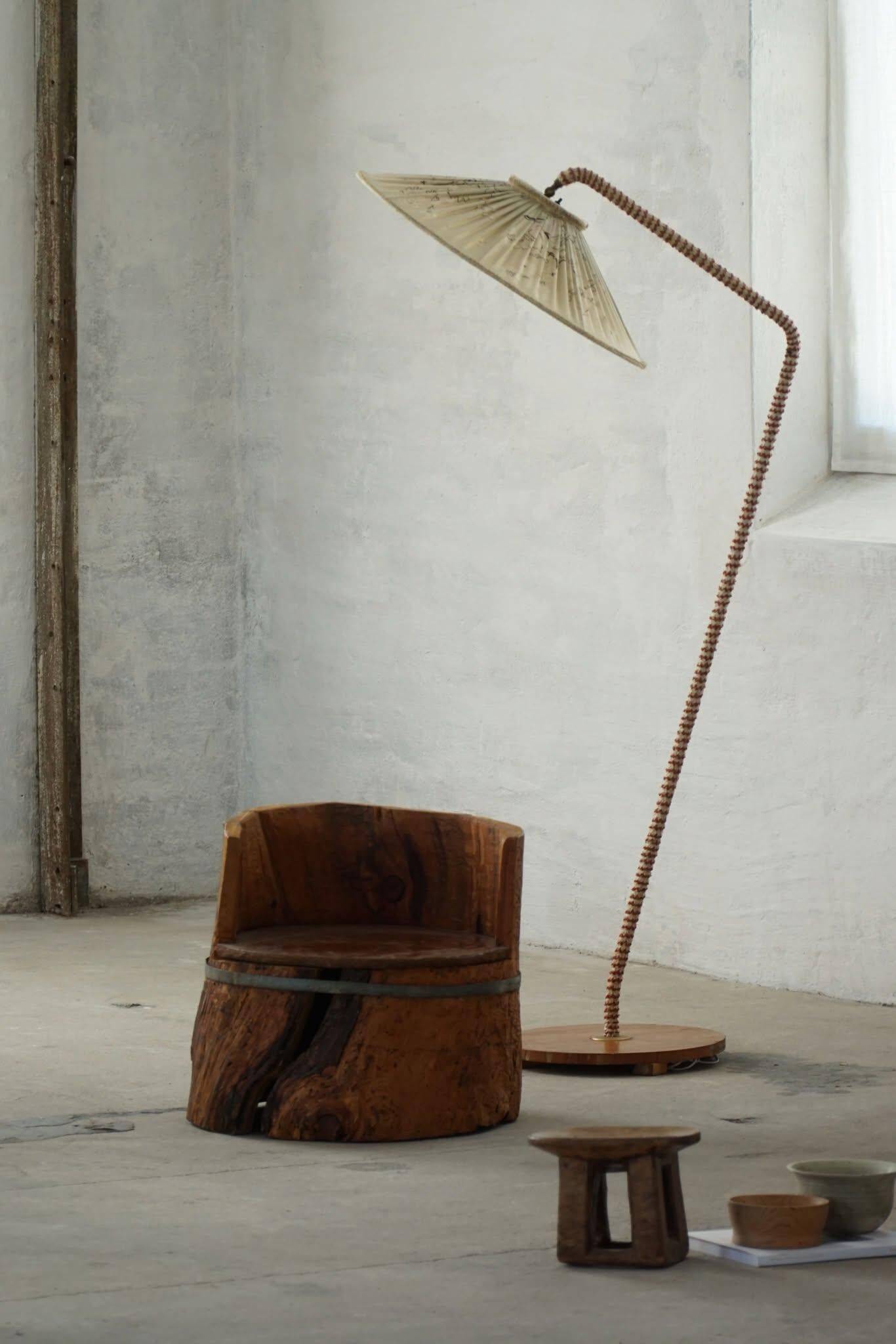 Primitive stump seat in pine, hand-carved, modern Swedish, Wabi Sabi, 1900s.