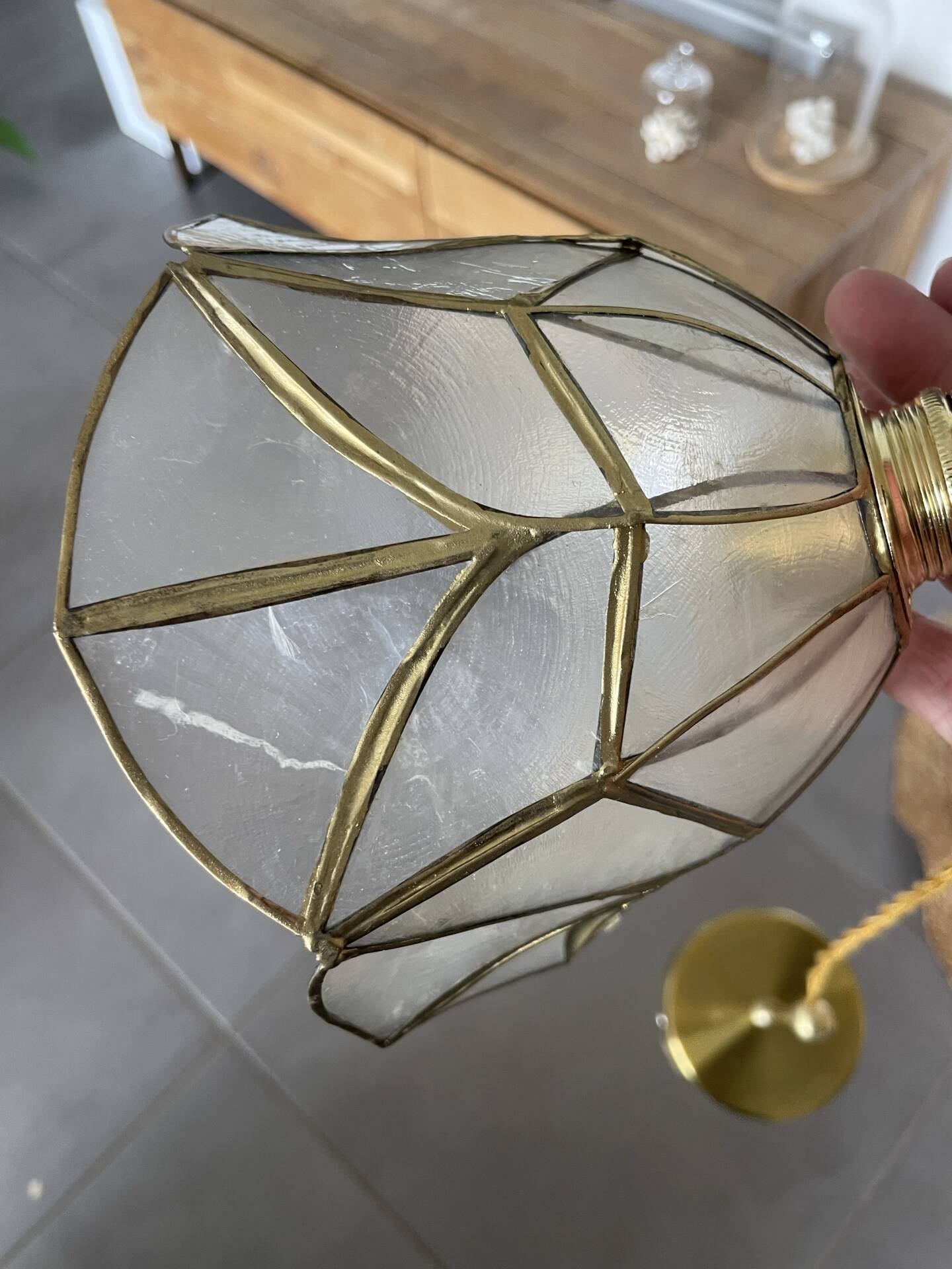 Italian lampshade applique from the 1970s in mother-of-pearl and gilded brass.