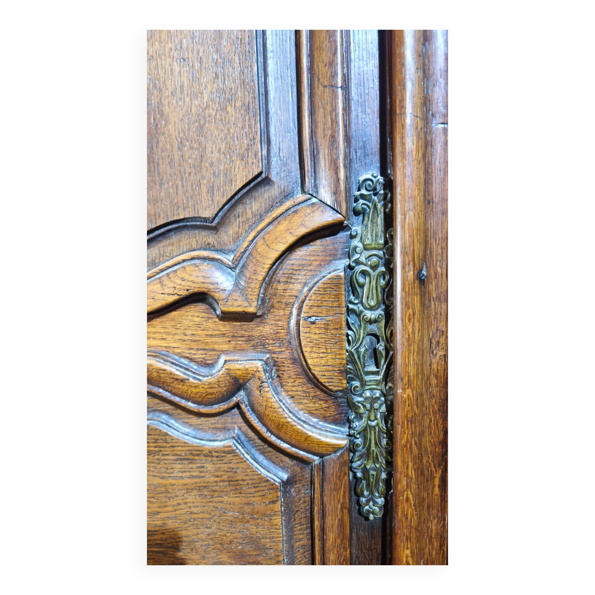 Antique 2-door wardrobe in solid oak