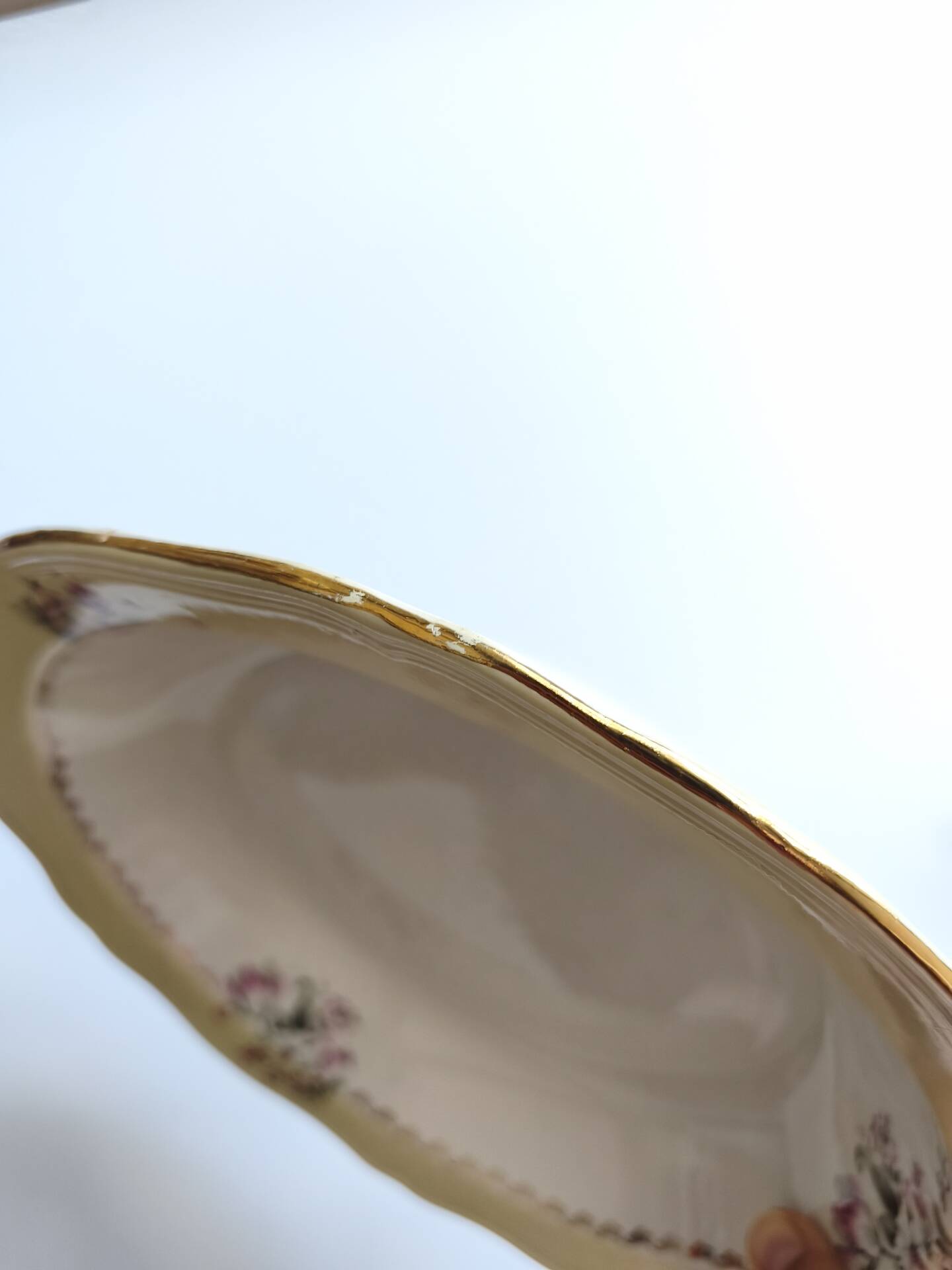 Vintage shallow dish L'Amandinoise model Paola white cream flowers