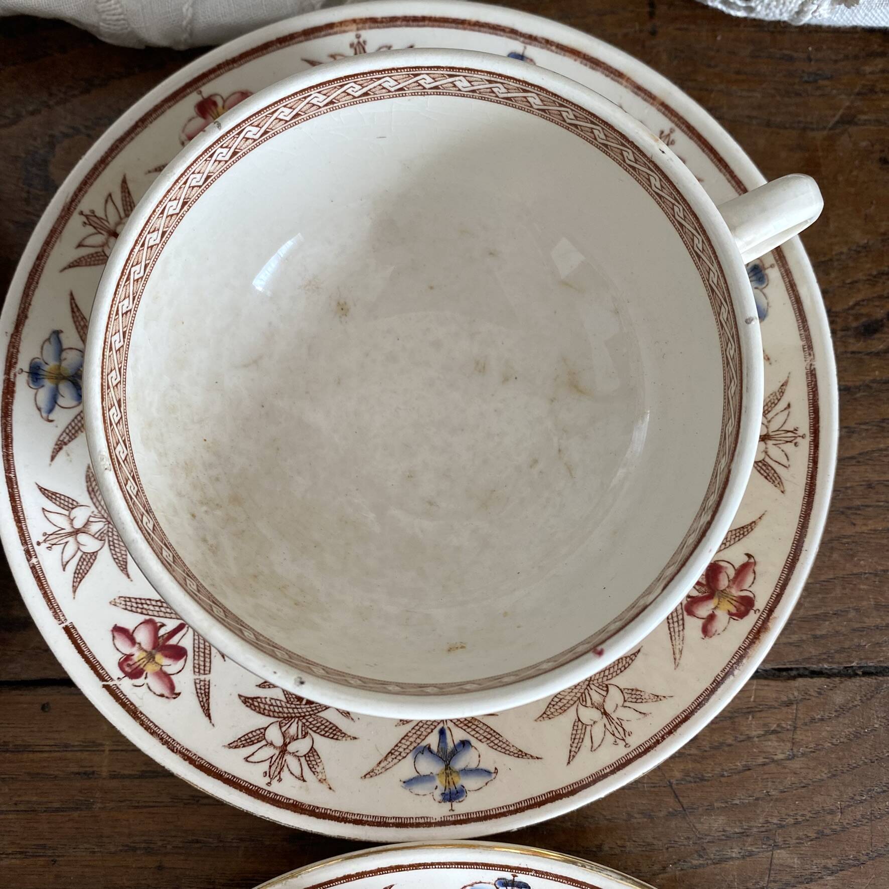 Tea cups and saucers in Sarreguemines ironstone "Derby"