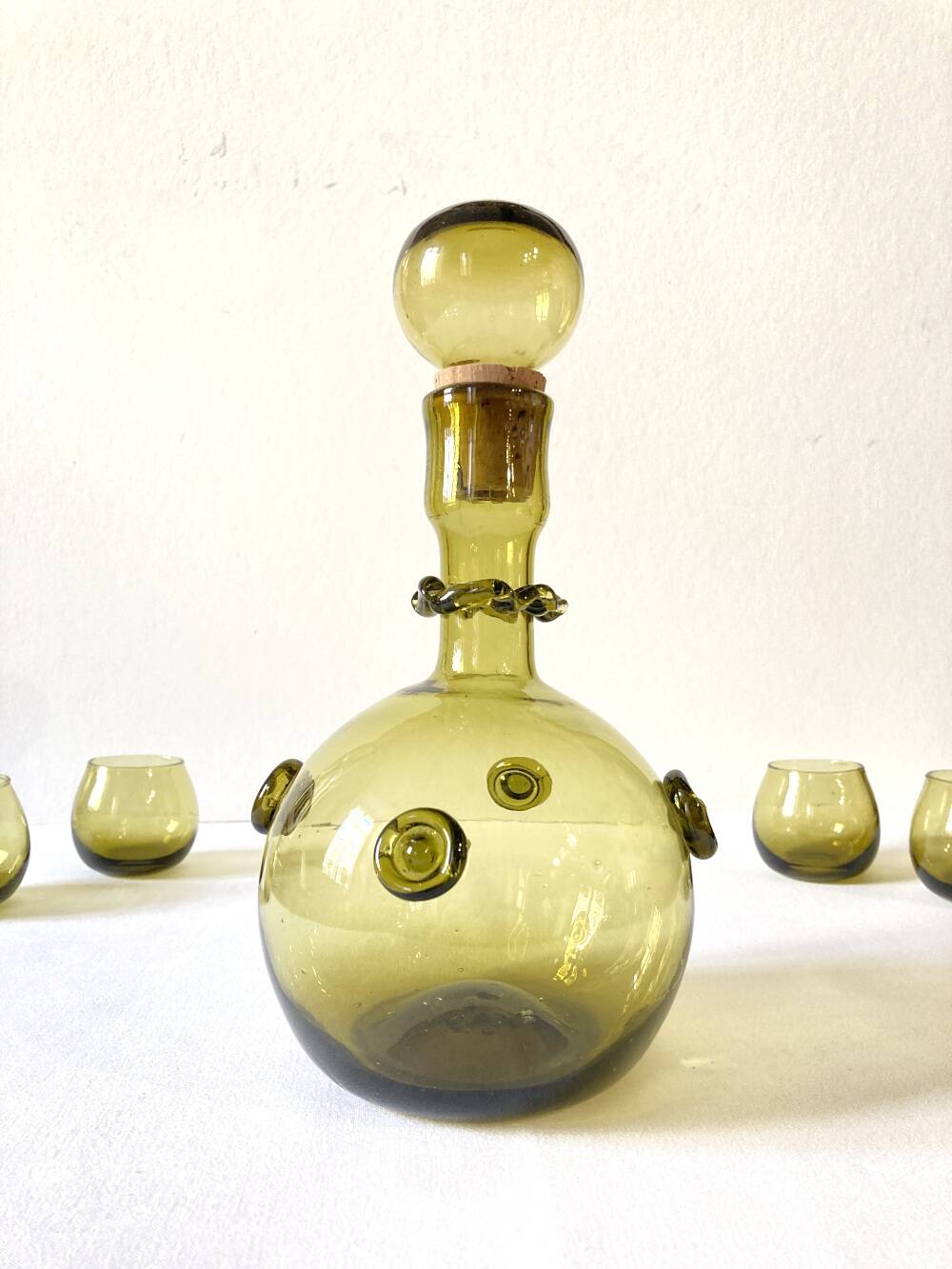 Blown glass liqueur carafe and its 4 small glasses