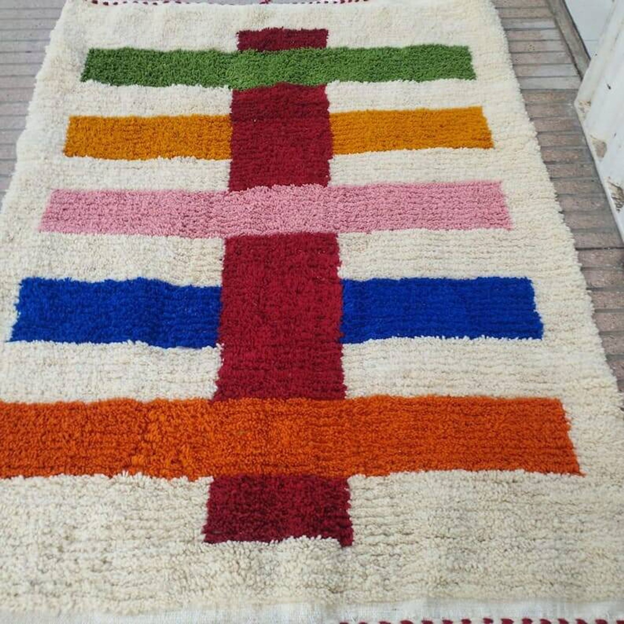 Traditional hand-woven Beni Mrirt rug, size 150 x 250 cm