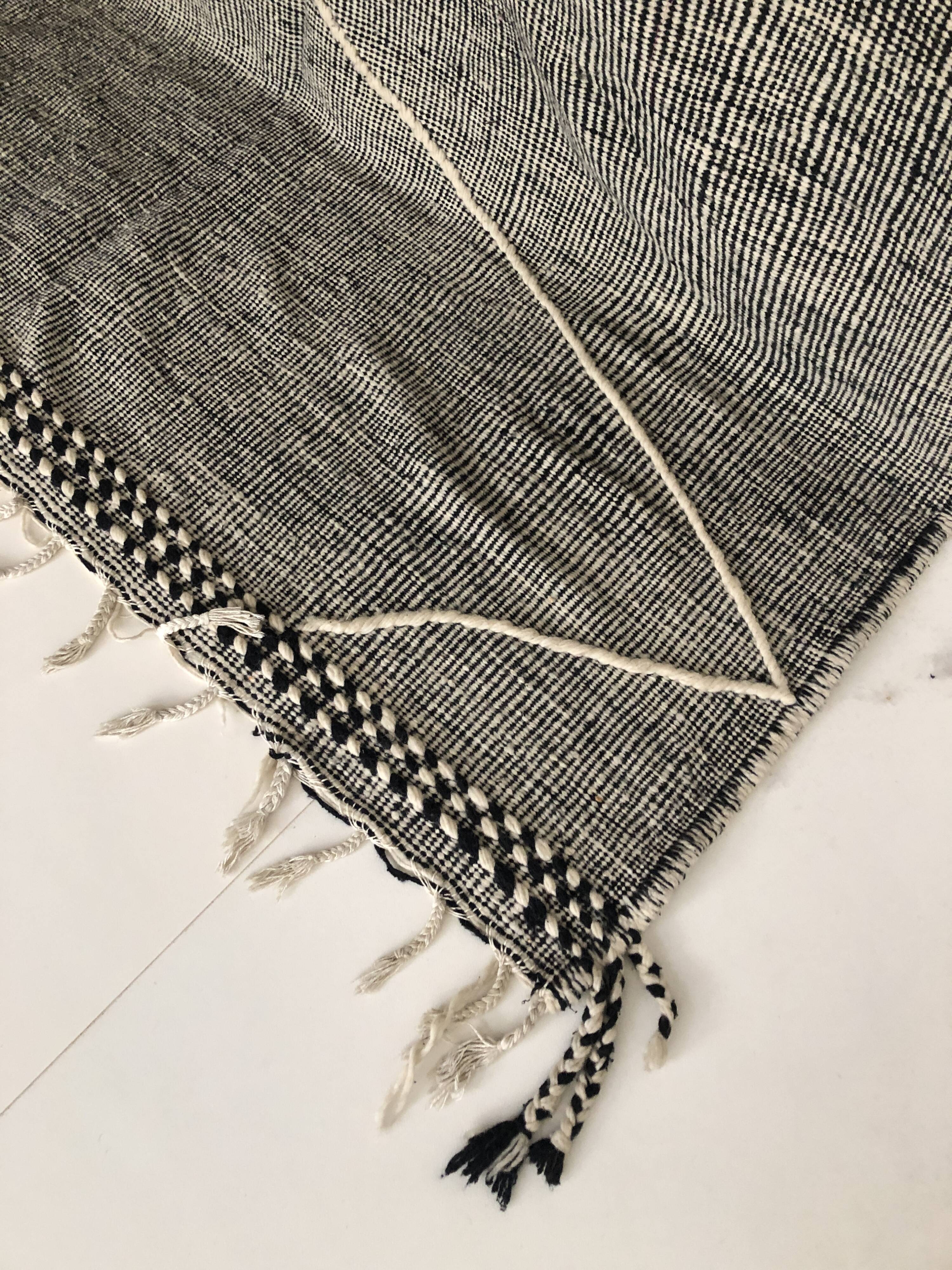 Moroccan Berber carpet Kilim Zanafi black and white 3,36X2.10m