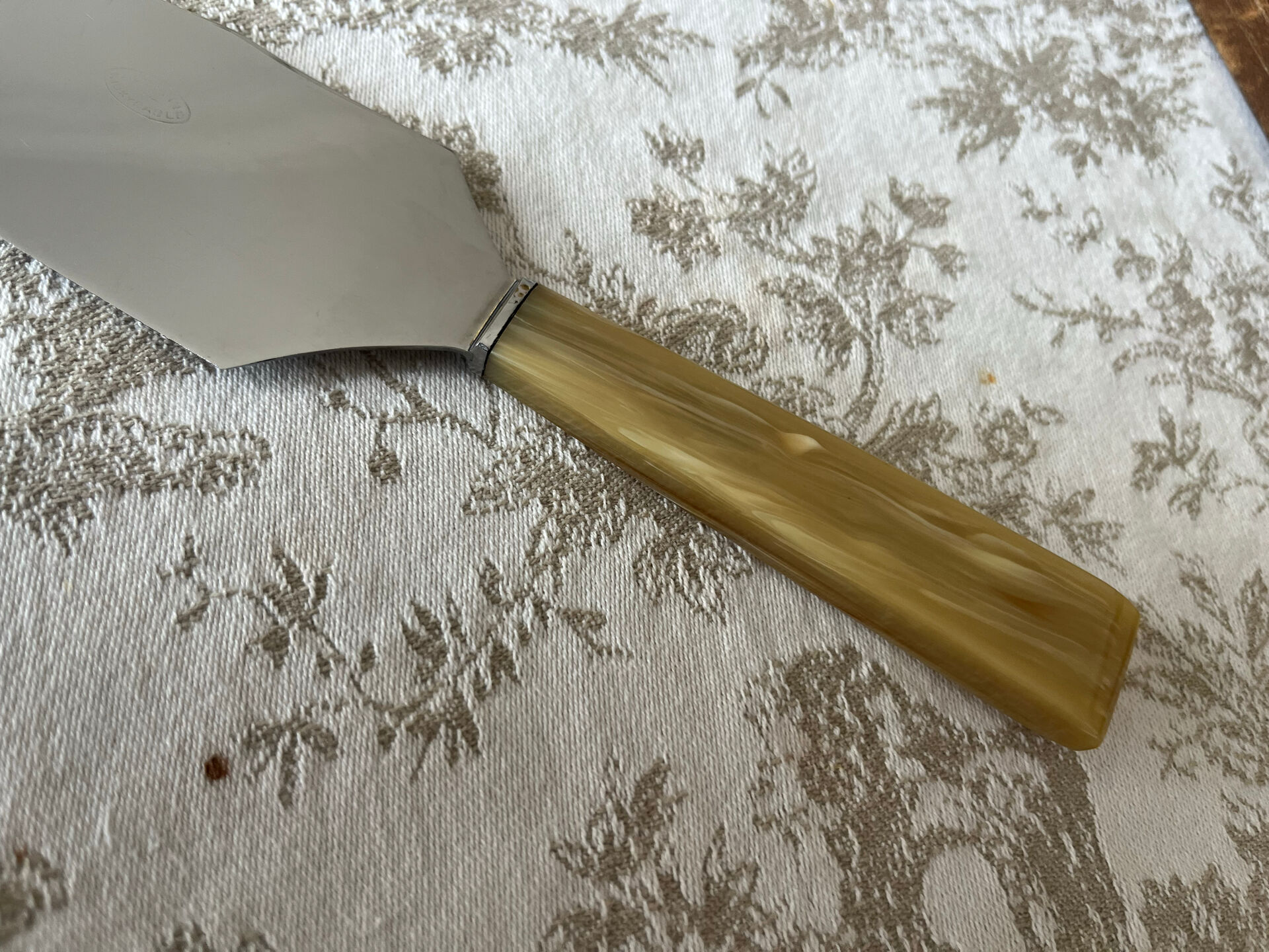Cake or pie knife/server