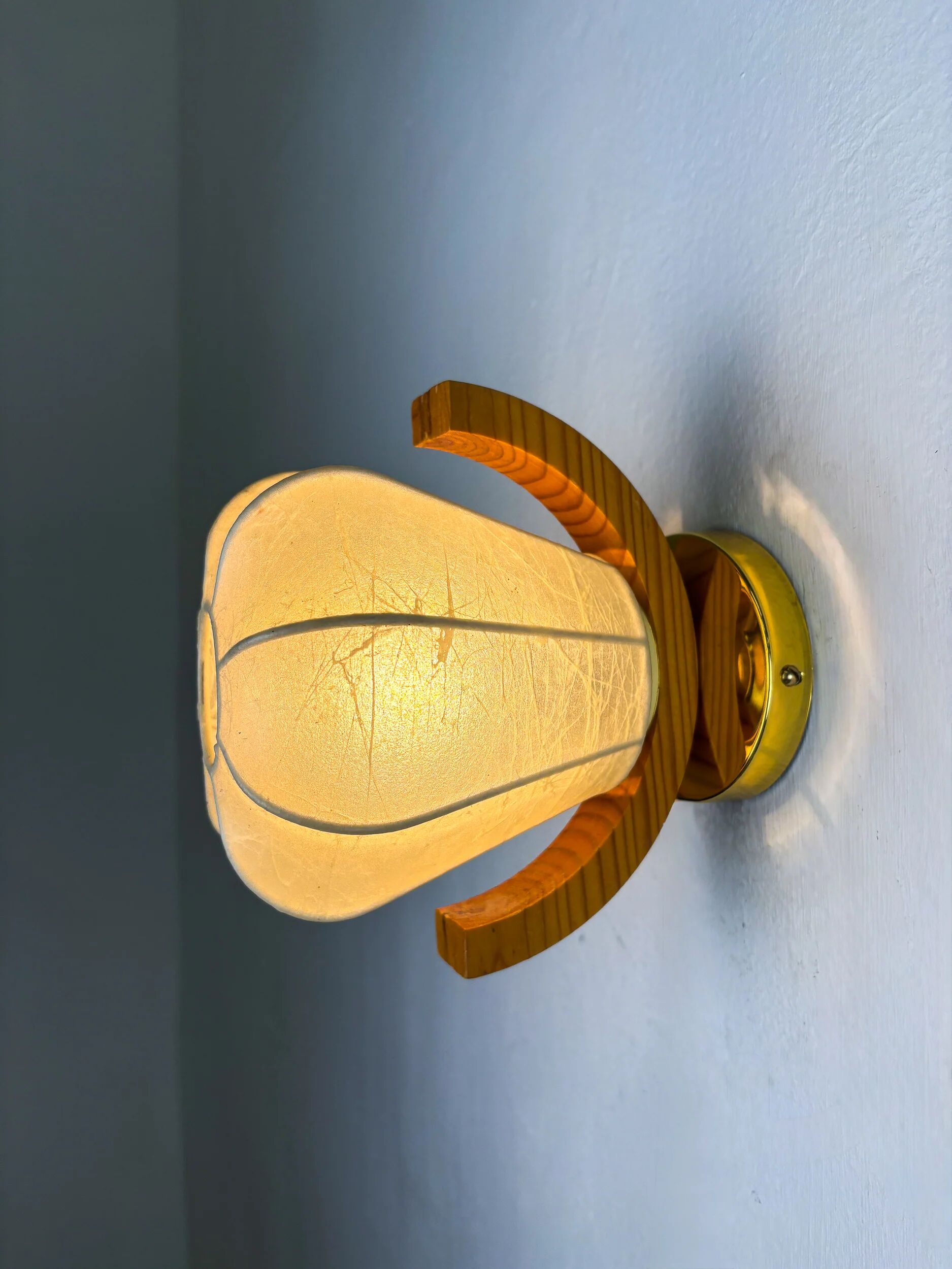 Pair of pear-shaped "Cocoon" wall sconces, resin and pine wood, Italy, 1970s