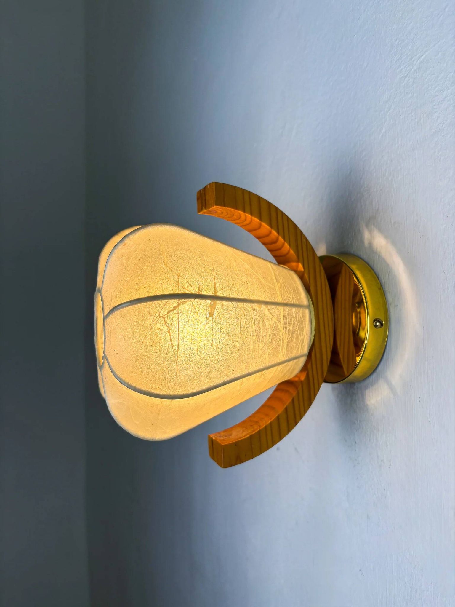 Pair of pear-shaped "Cocoon" wall sconces, resin and pine wood, Italy, 1970s
