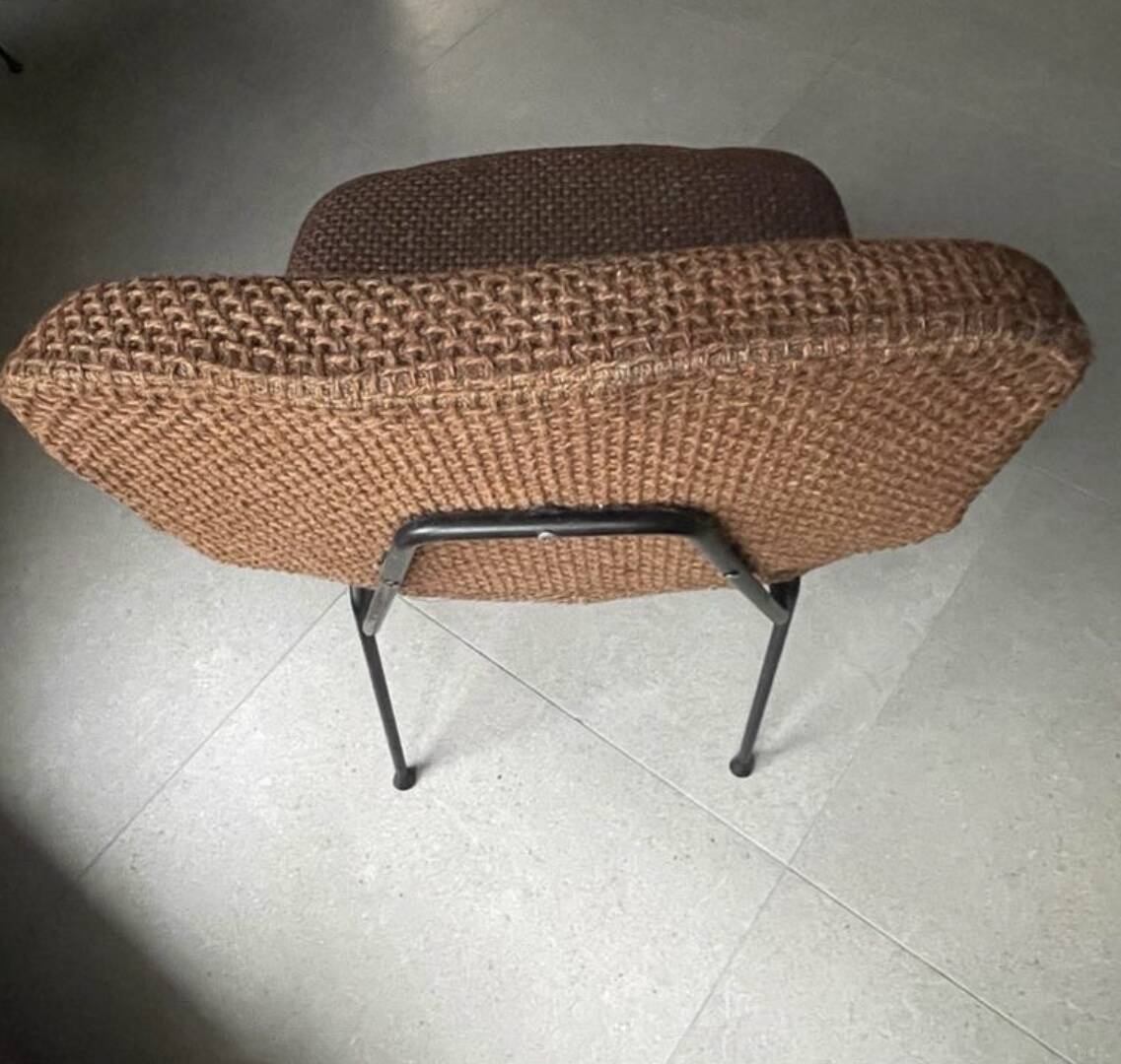 5 Pierre Paulin chairs