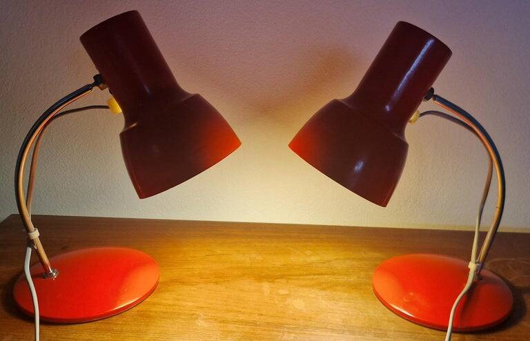 Paire de lampes de table rouges Midcentury Napako, années 1970