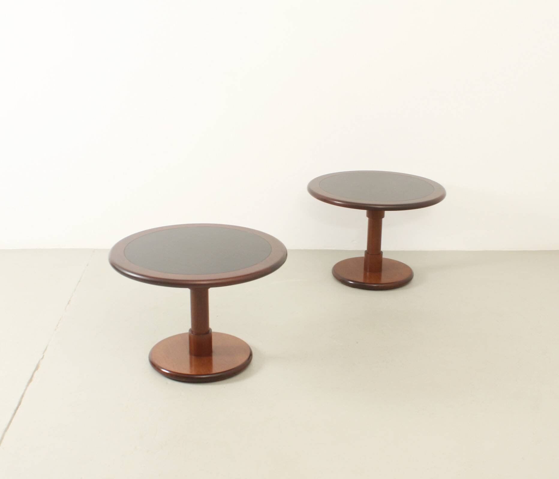 Pair of side tables by Federico Correa and Alfonso Milá, 1961
