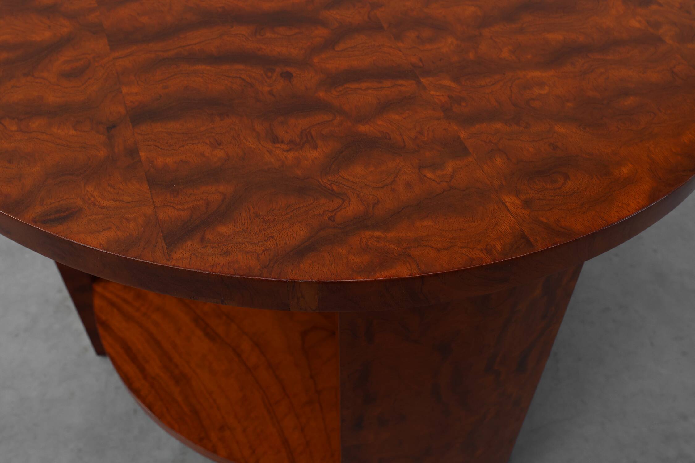 Round Art Deco coffee table in burl veneer, France ca. 1920