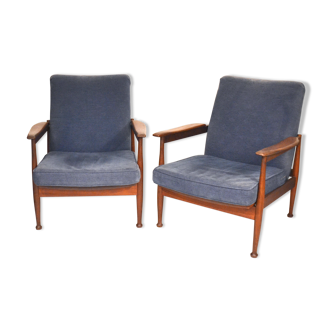 Paire de fauteuils scandinaves en teck et velours bleu