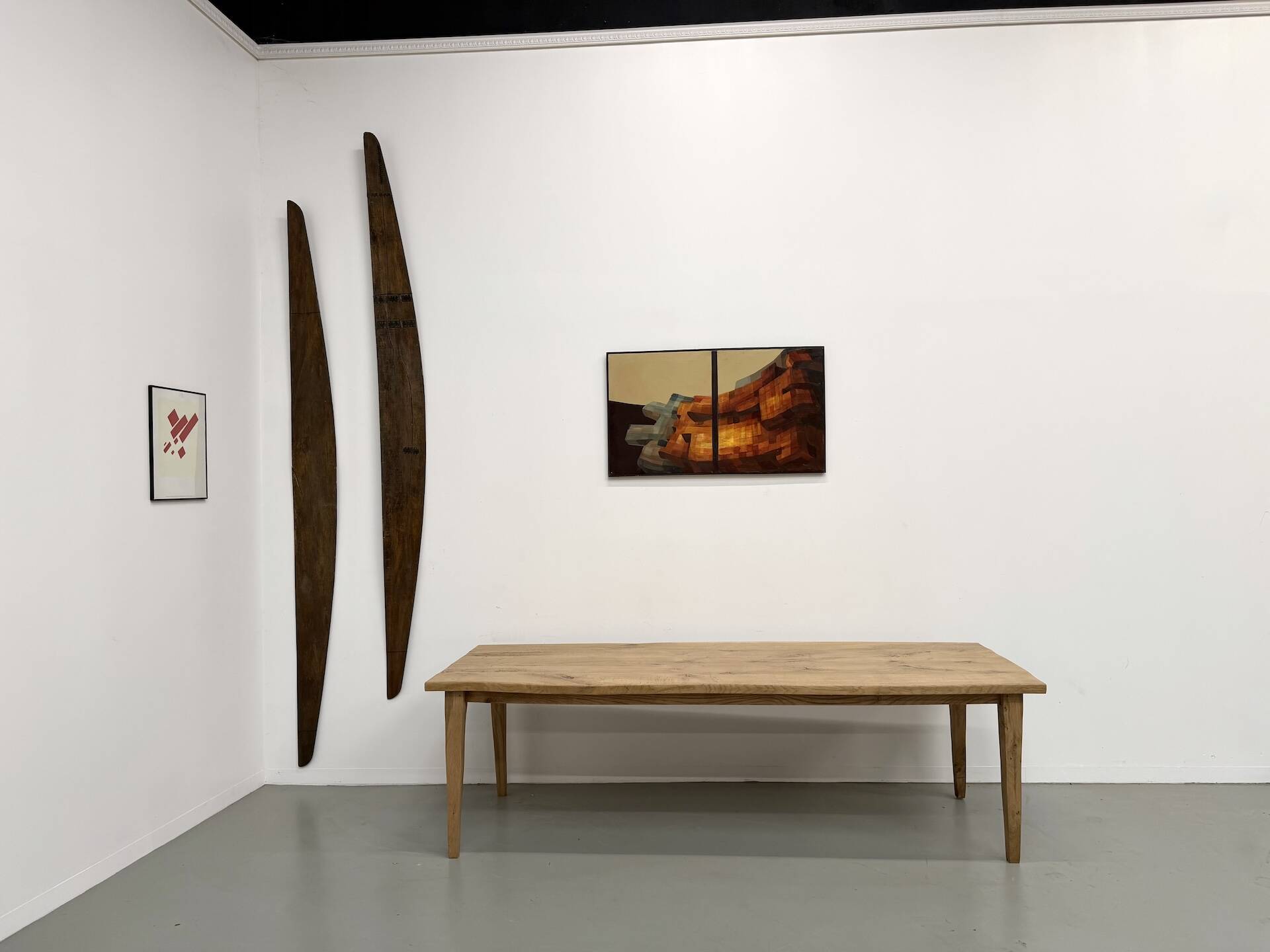 Grande table de salle à manger en chêne massif, au format XXL.