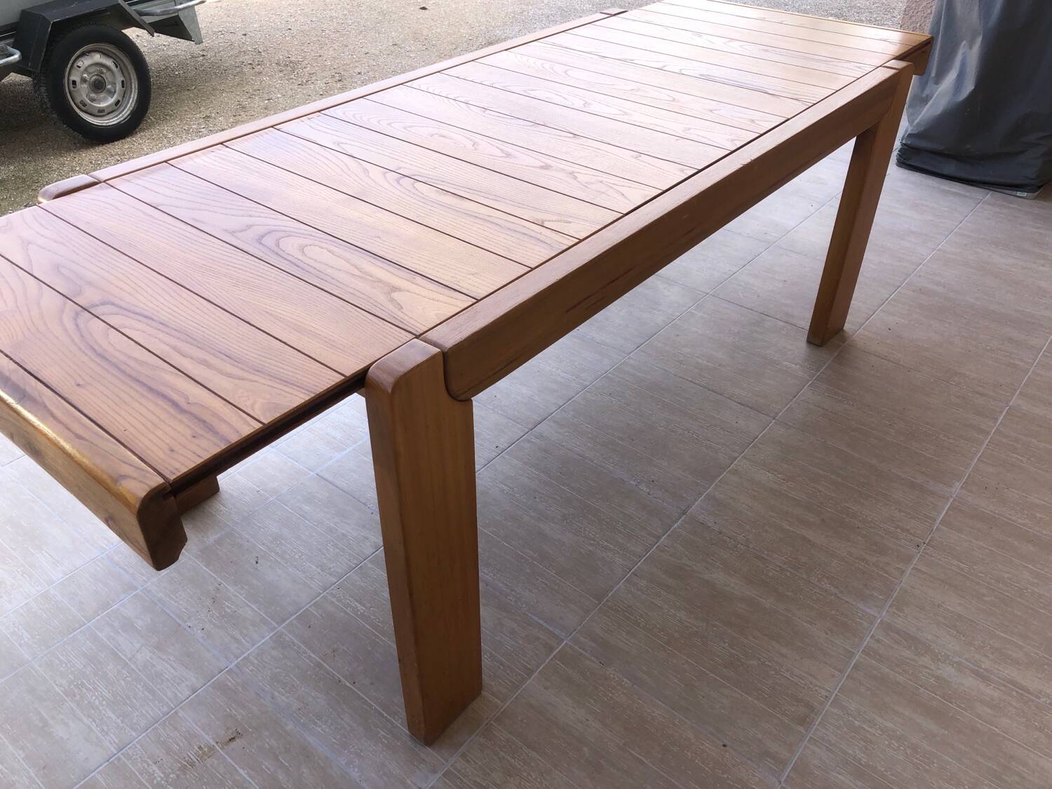 Maison Regain table and 4 chairs