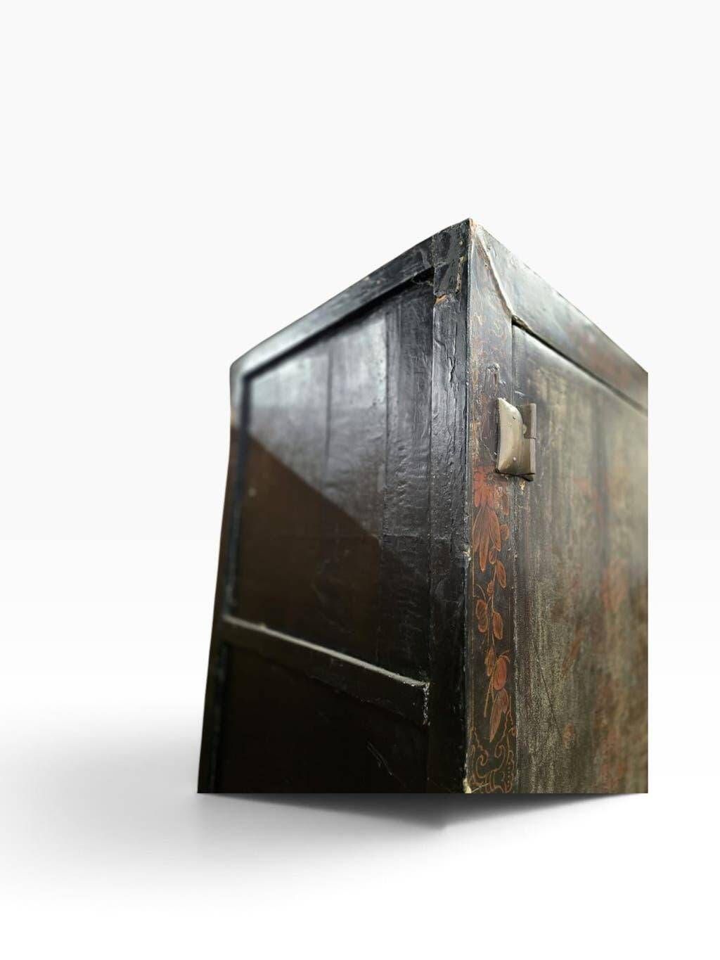 Black and red vintage Chinese furniture / wedding furniture / sideboard