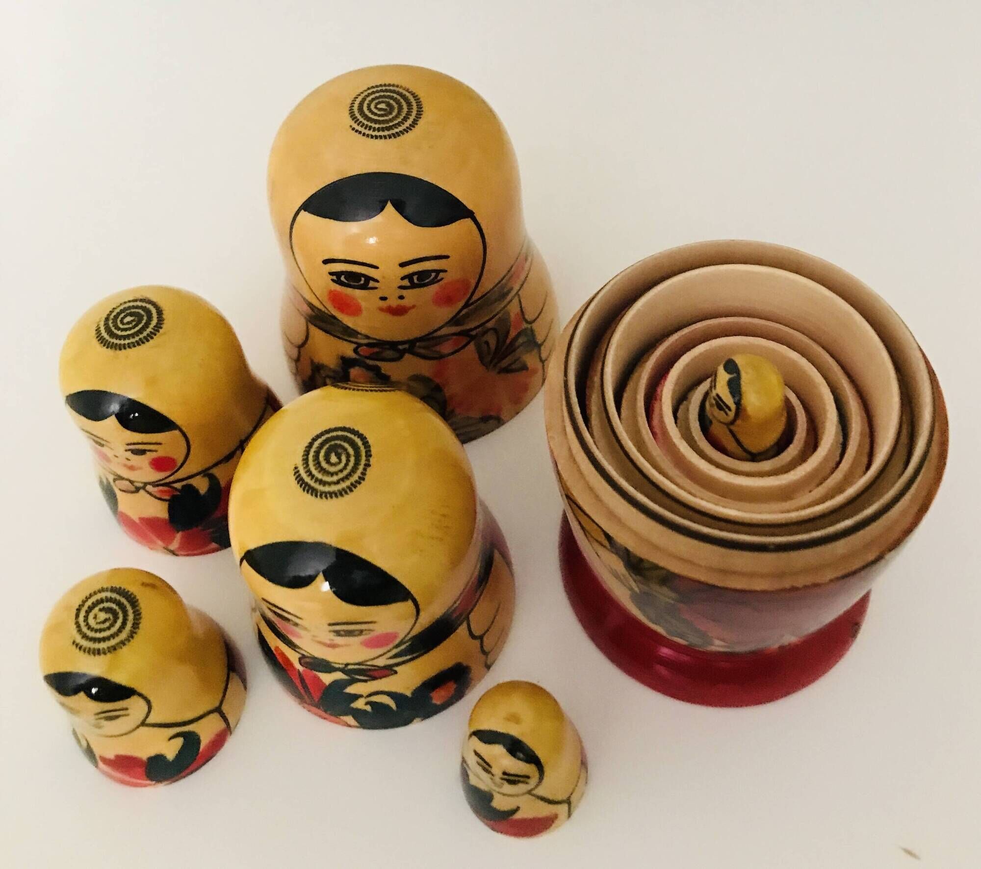 Traditional vintage Russian Matryoshka dolls series of 6