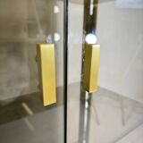 Vitrine Renato Zevi en laiton et verre fumé