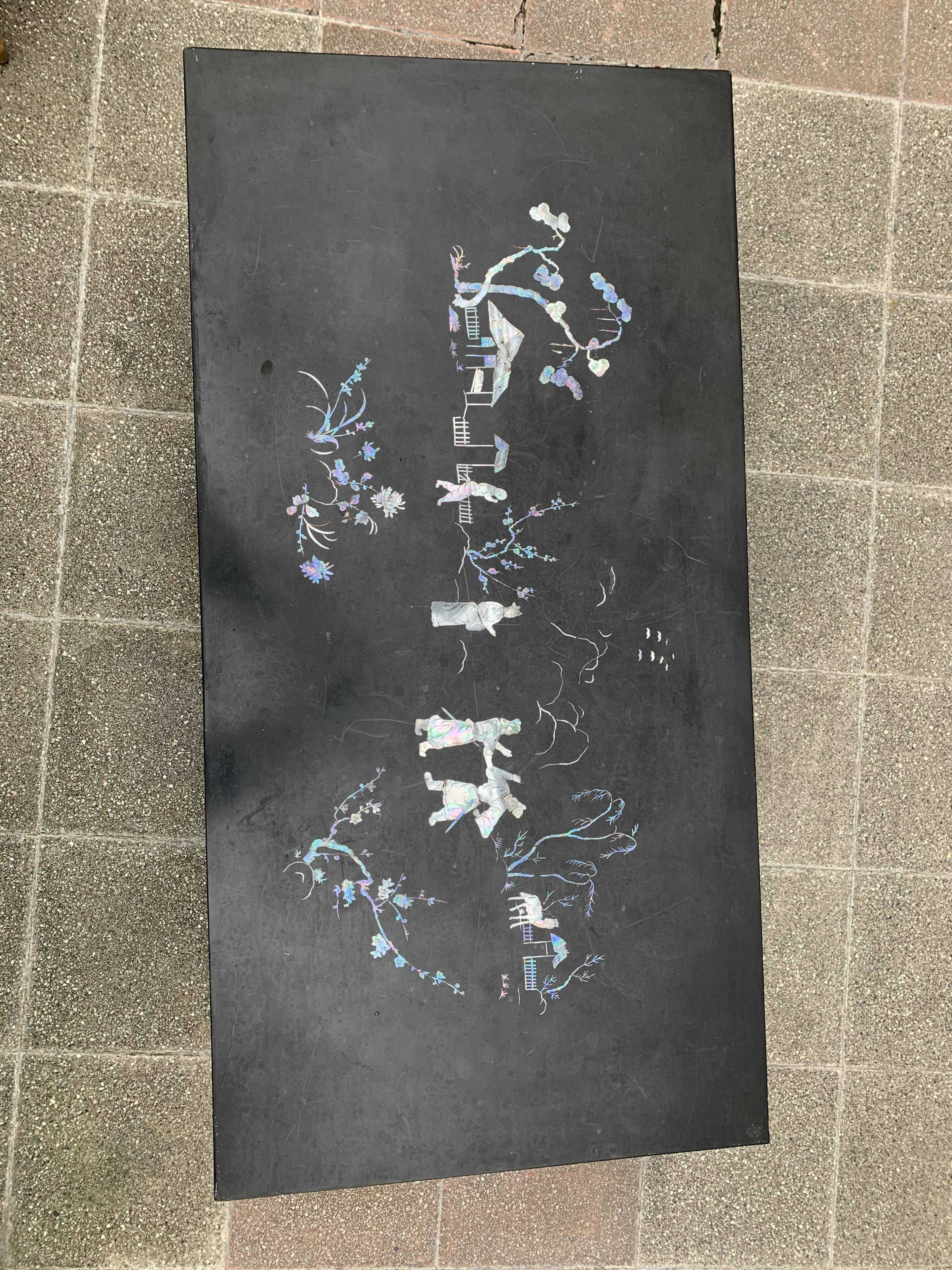 Chinese coffee table lacquered and mother-of-pearl