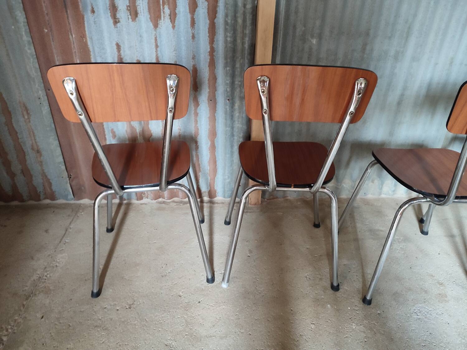 Lot de 4 chaises en formica
