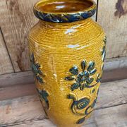 Vase West Germany en céramique - décor floral en relief