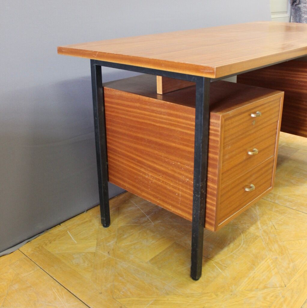 Large flat design desk