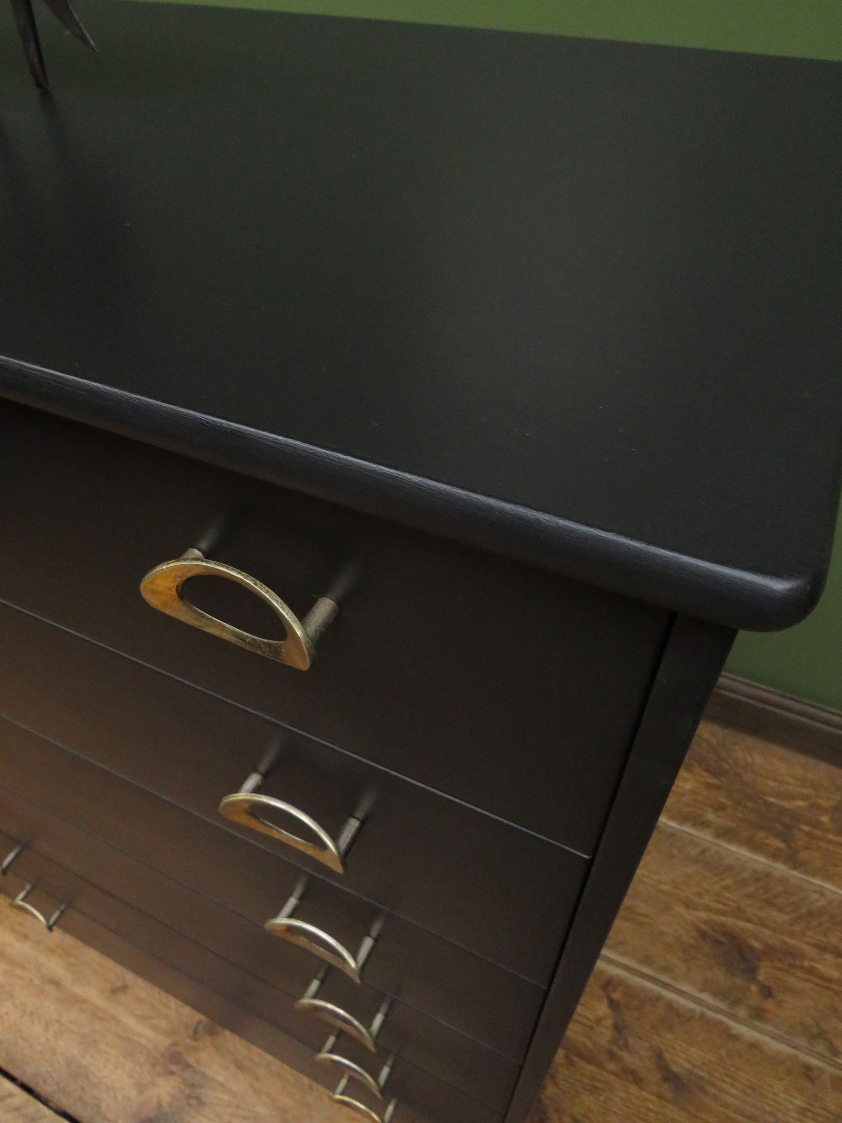 Commode vintage