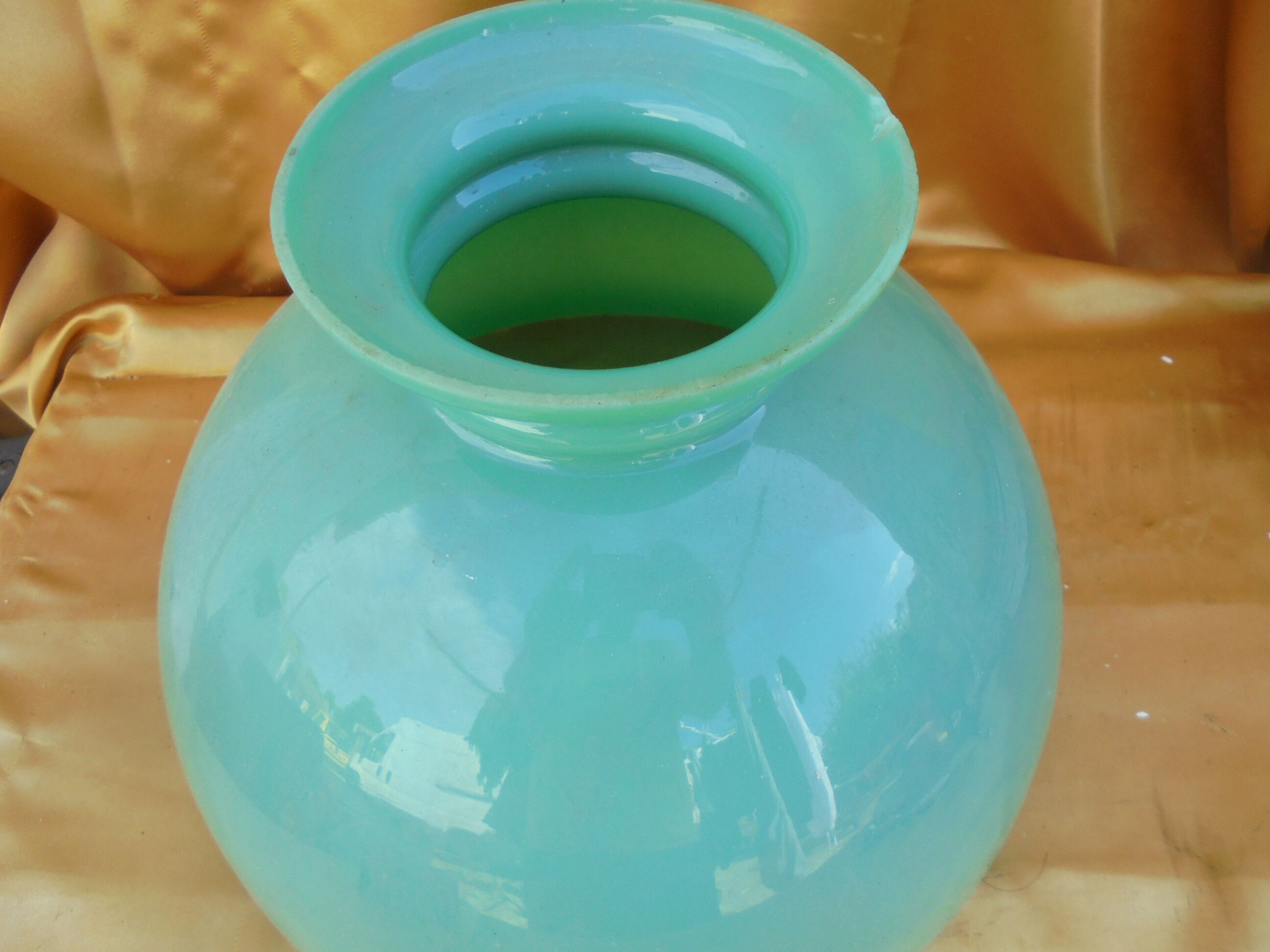 Globe lampshade in green opaline