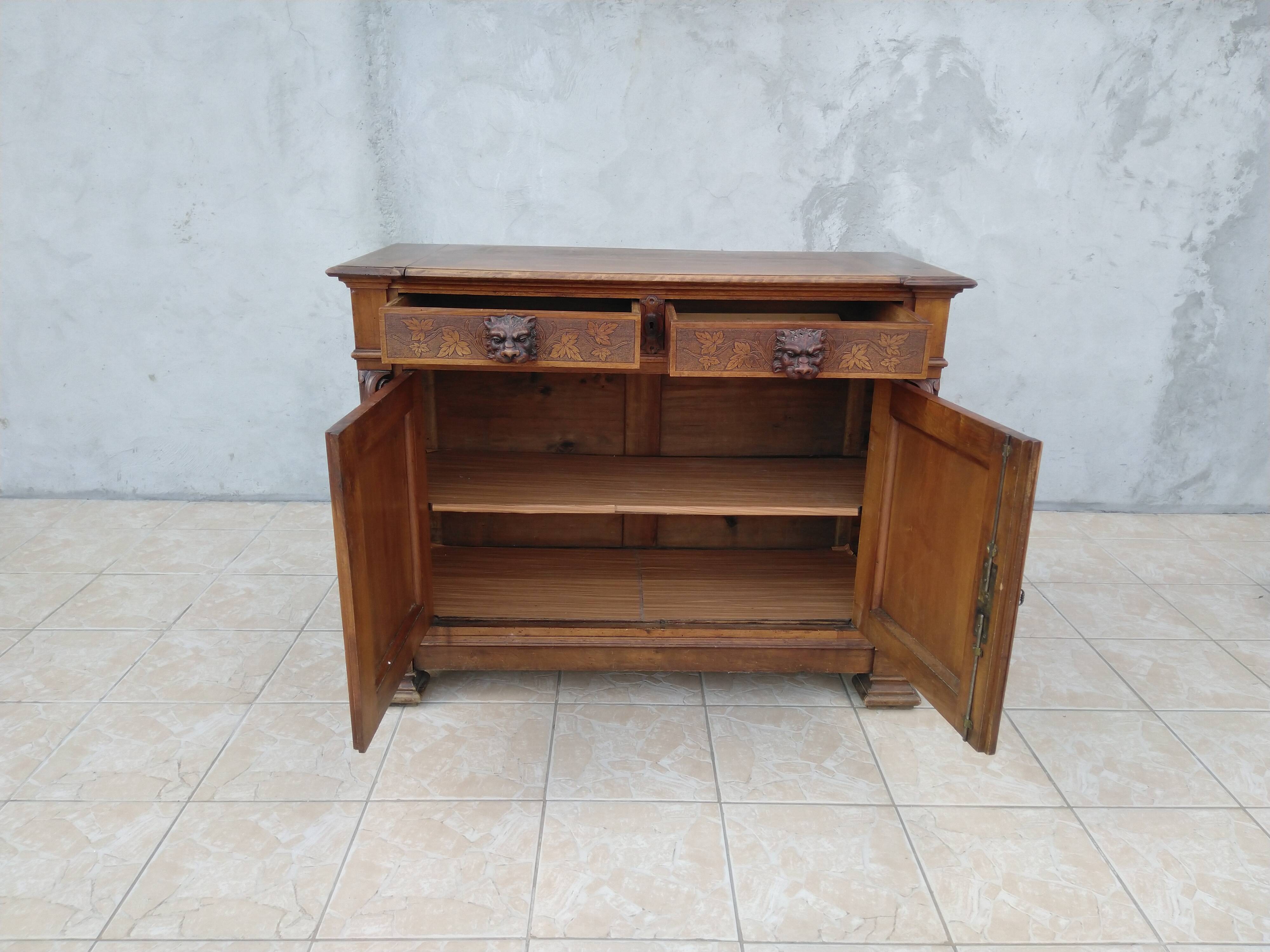 Low Renaissance style buffet in 19th century walnut