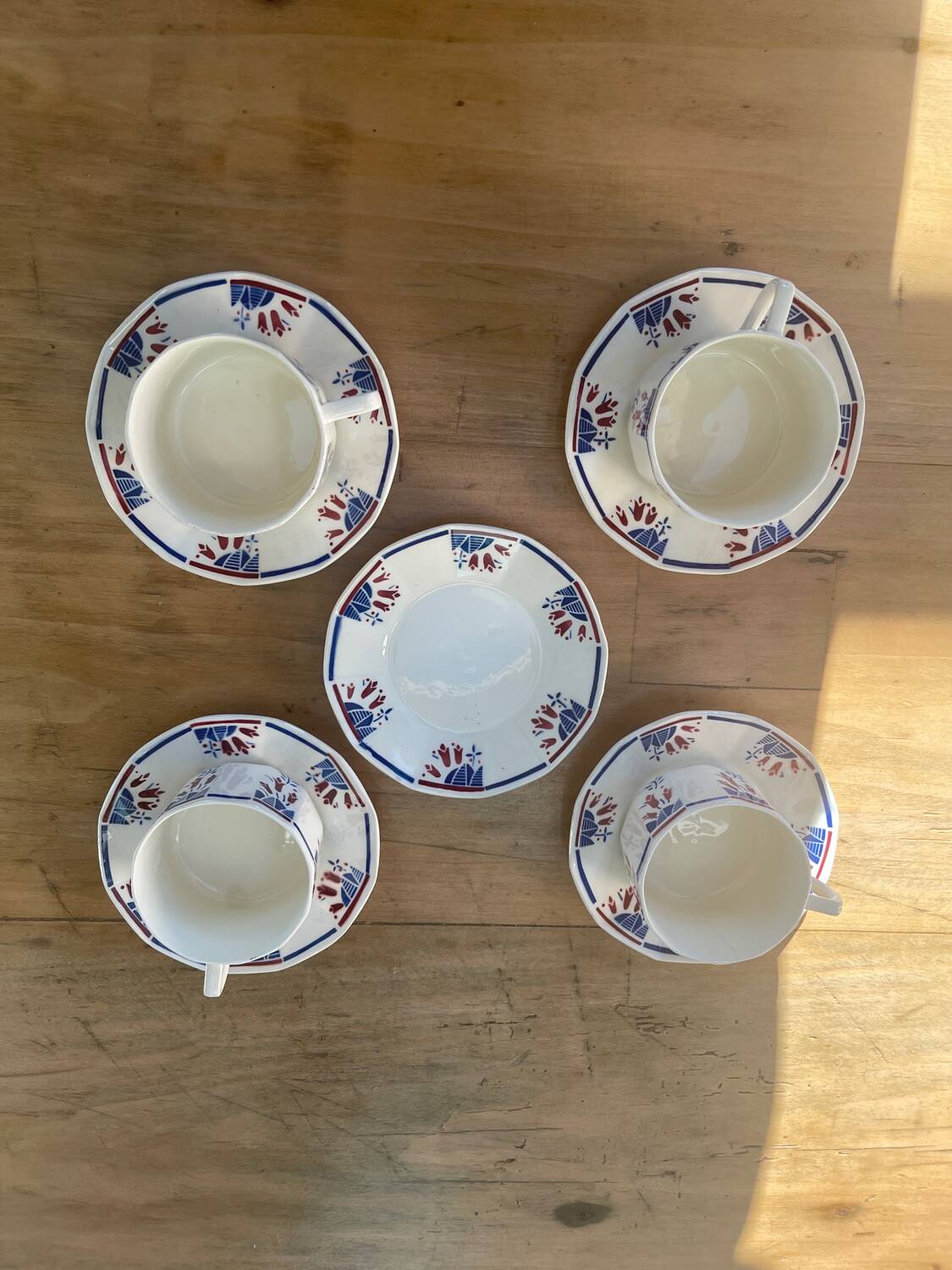 Tasses et soucoupes art déco Badonviller motif « tulipes «