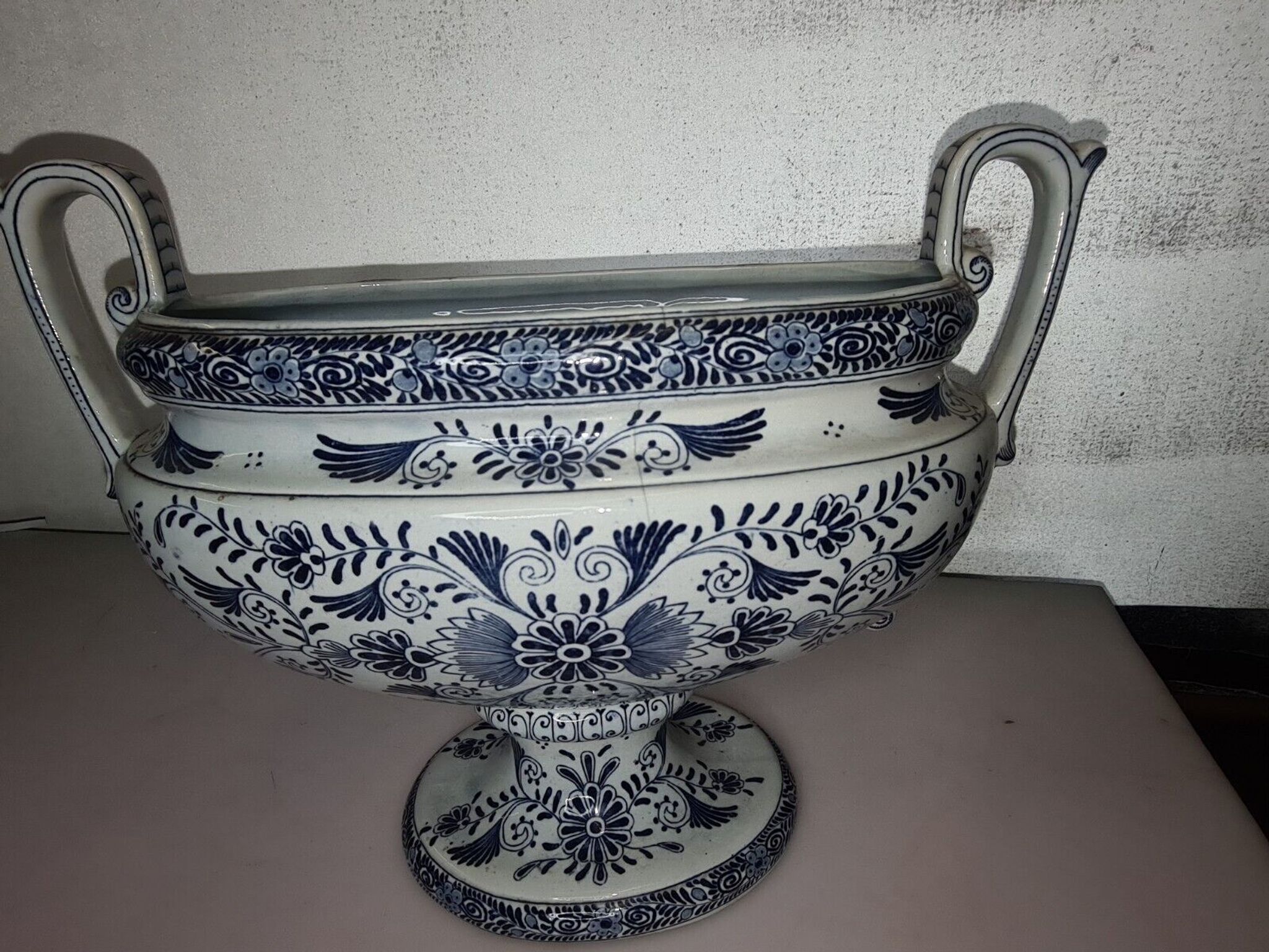 Jardinière en faïence Delft avec décor de moulins
