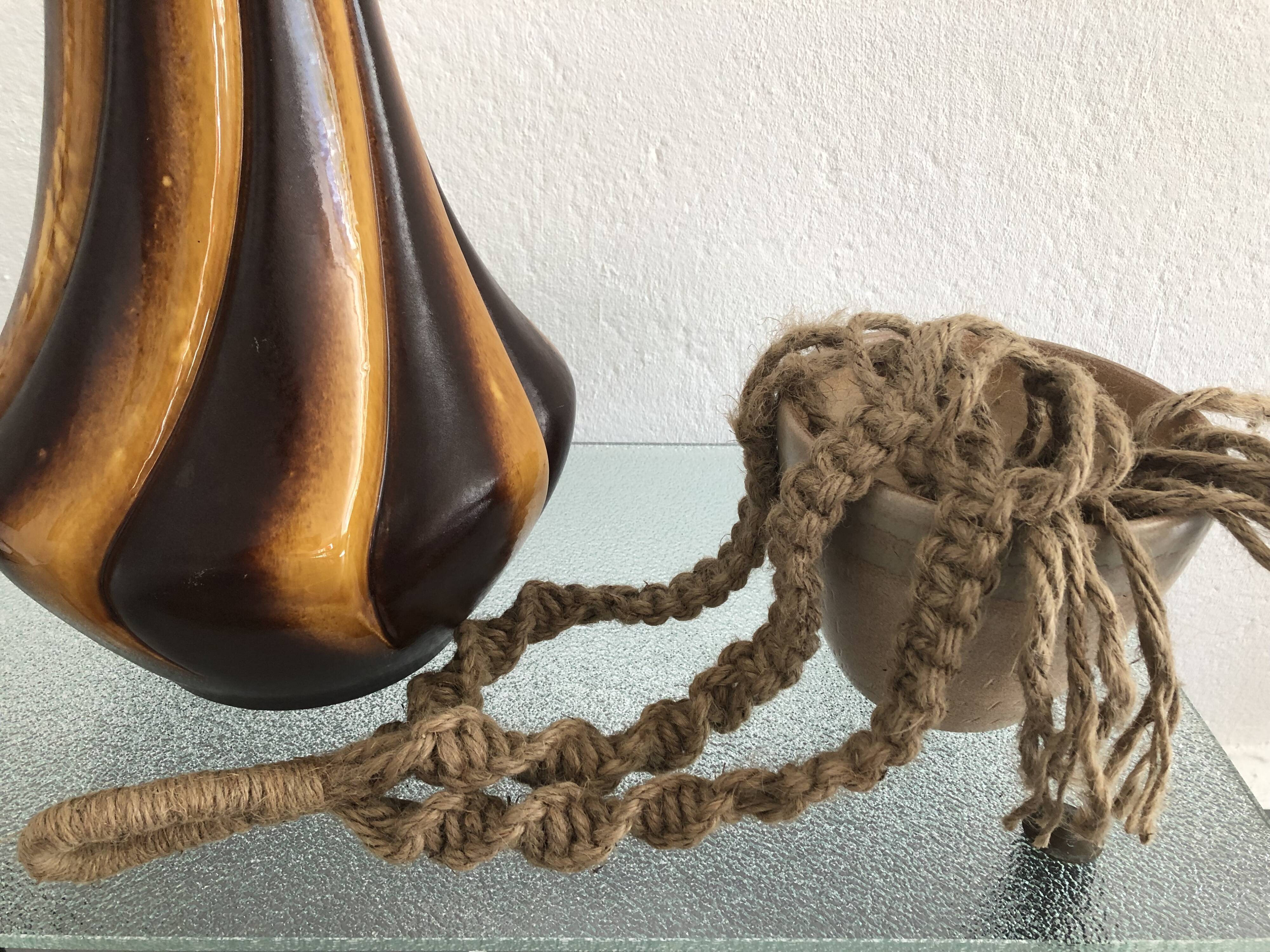 Vintage macramé suspension