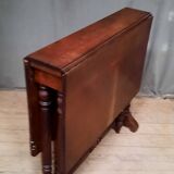 Drop-leaf table called get leg