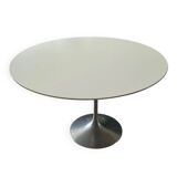 Knoll round table