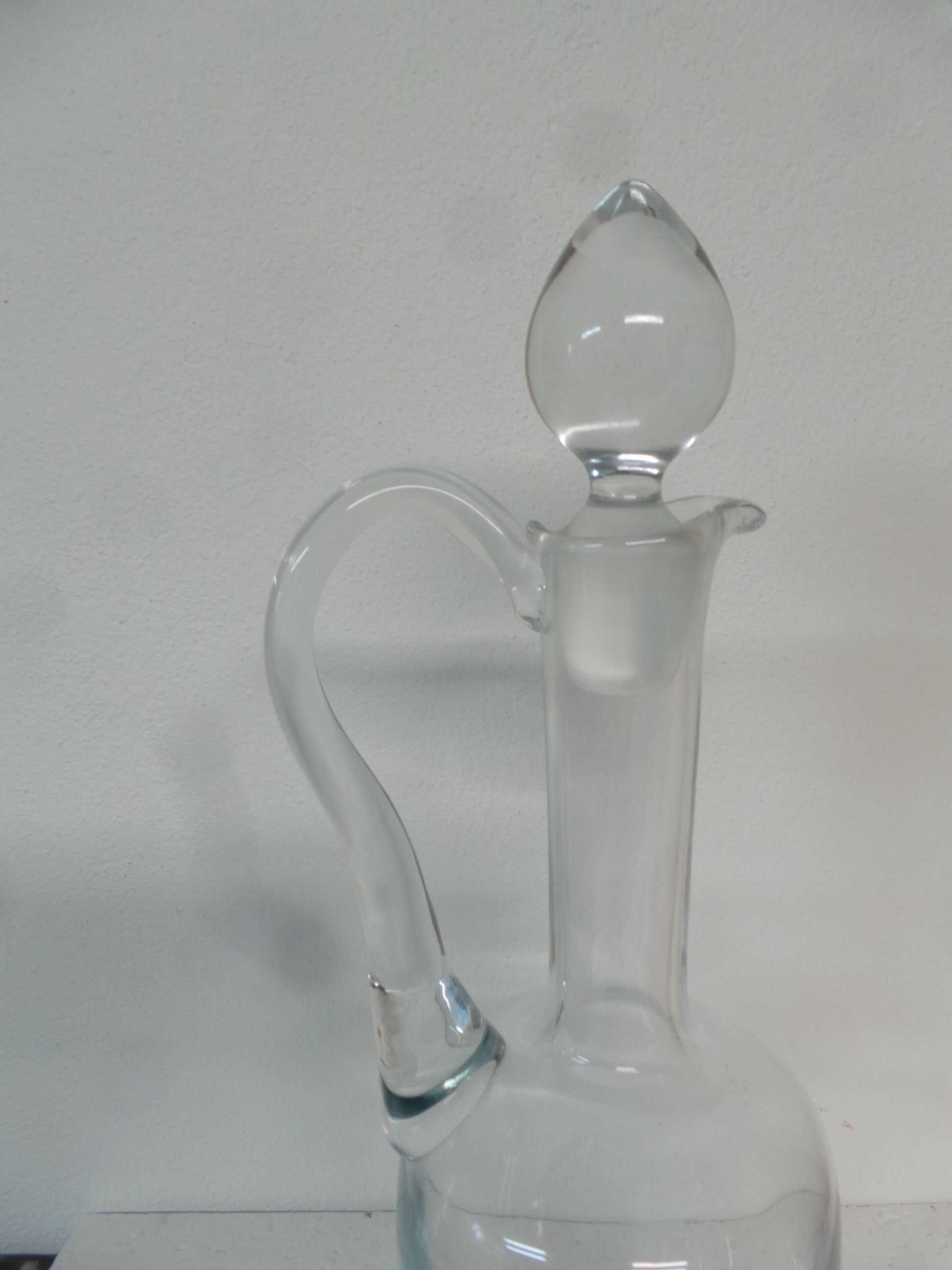 Glass sharp carafe