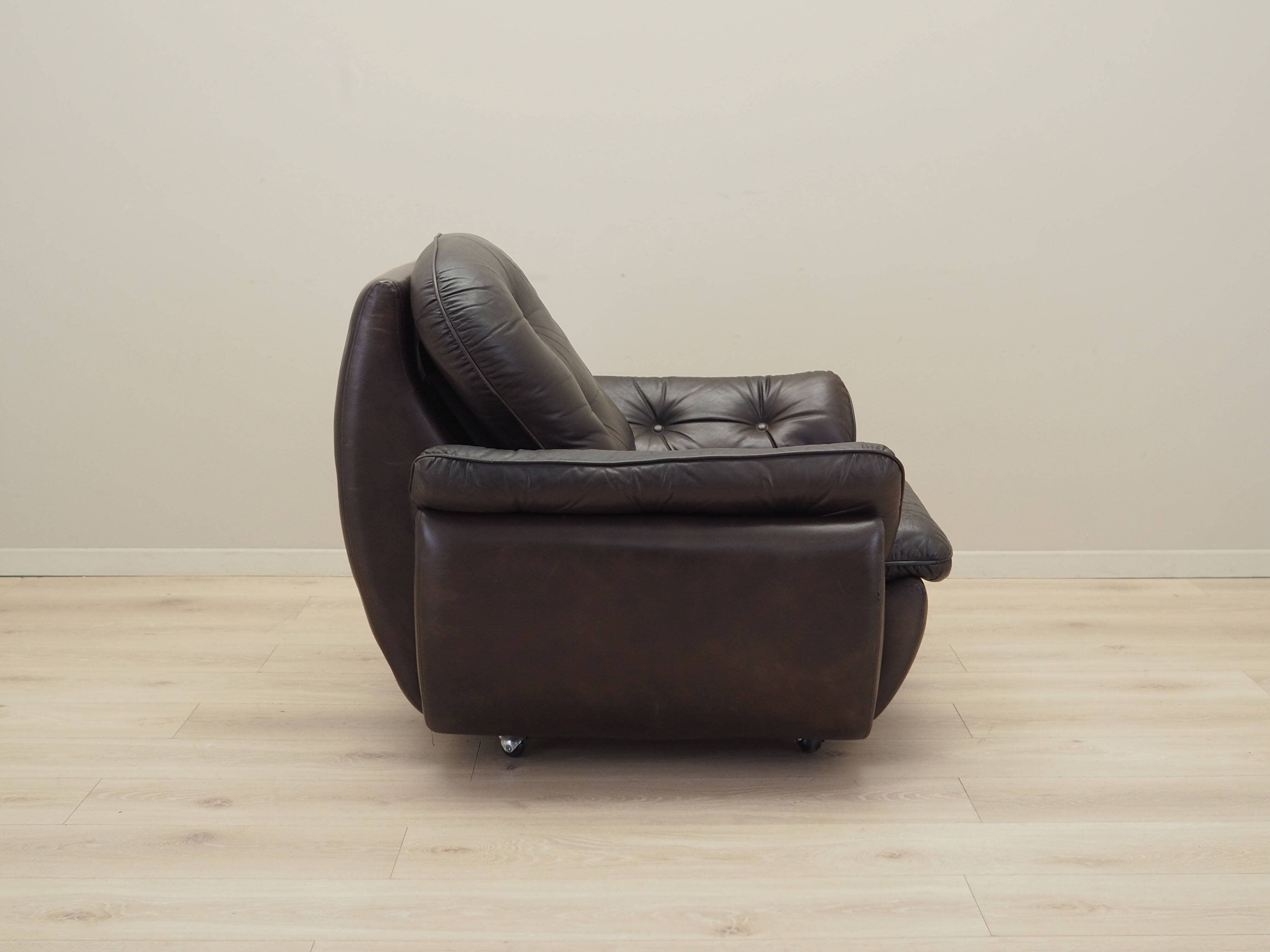 Armchair with castors, Italian design, 1970s, production: Italy